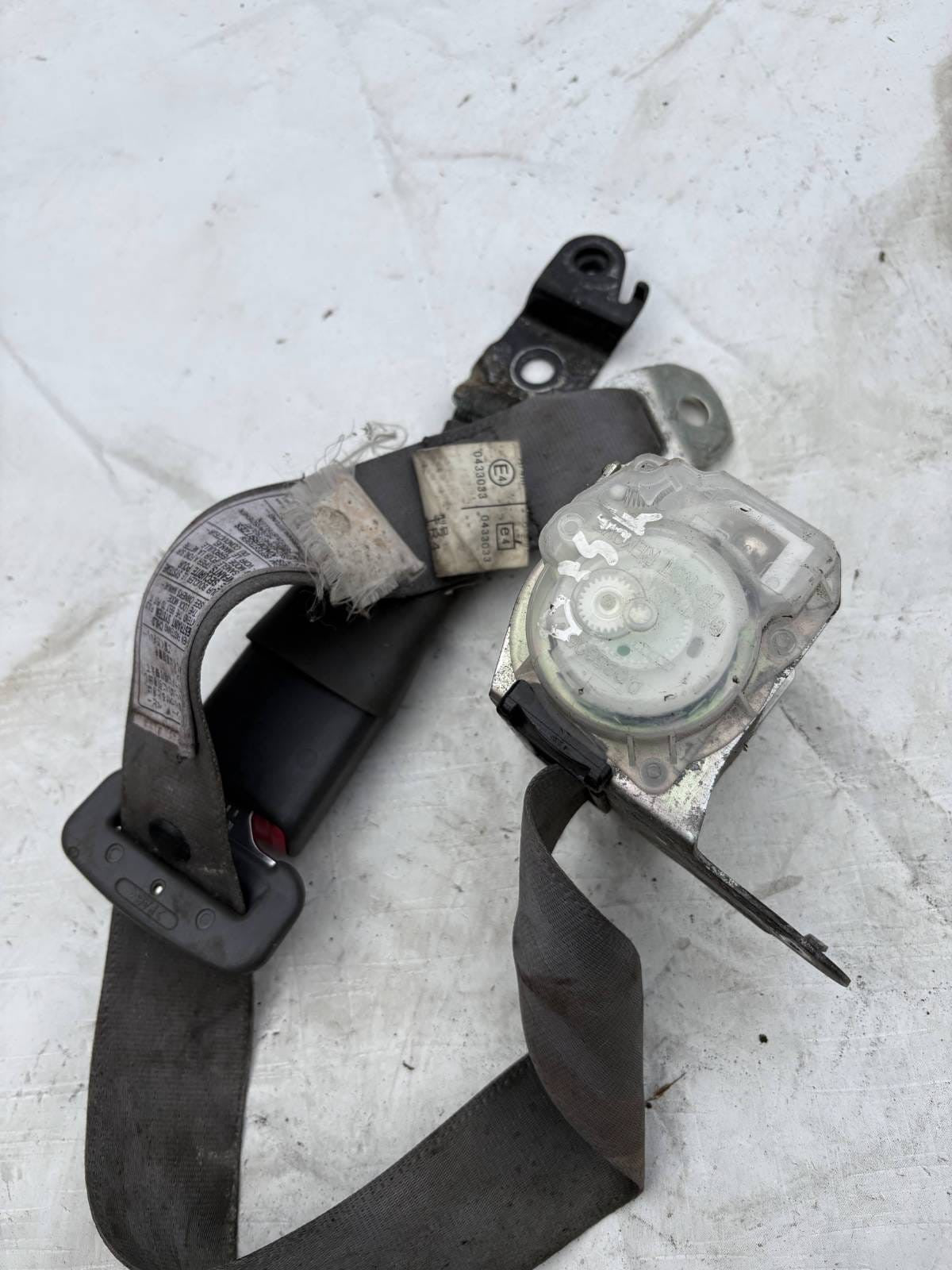 Toyota Seat belt-rear right side C085407