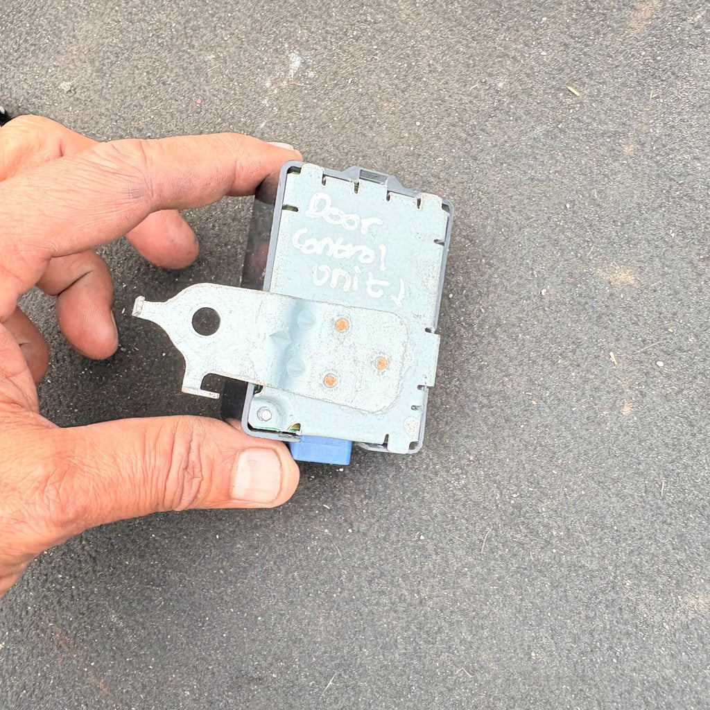 Toyota Prius Door Control Module Ecu 89740-47031