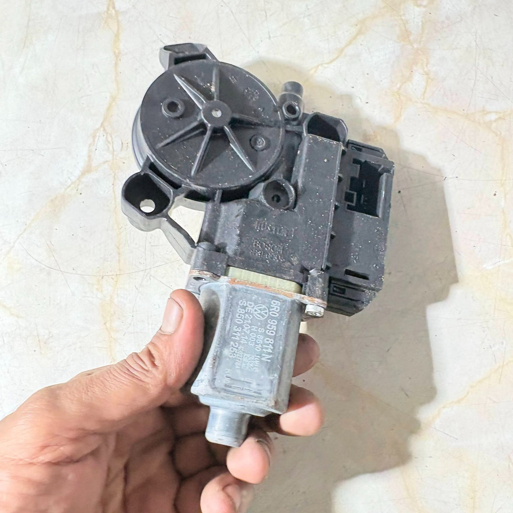 VOLKSWAGEN POLO 6R 09-17 REAR LH PASSENGER WINDOW MOTOR 0130822532