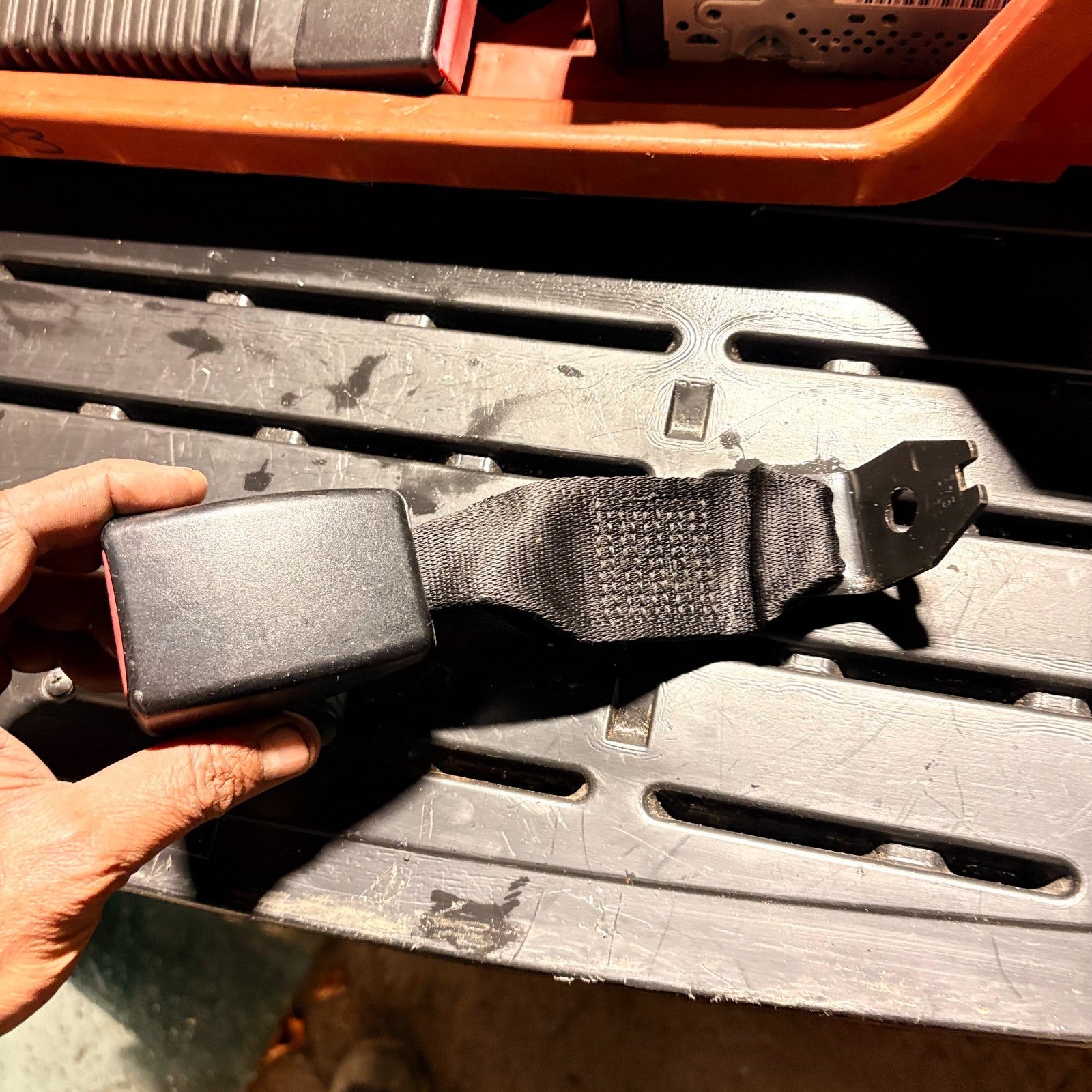 MG ZT 2004-2005 Rear Right Driver Offside Seat Belt Buckle Receiver Latch Clip
