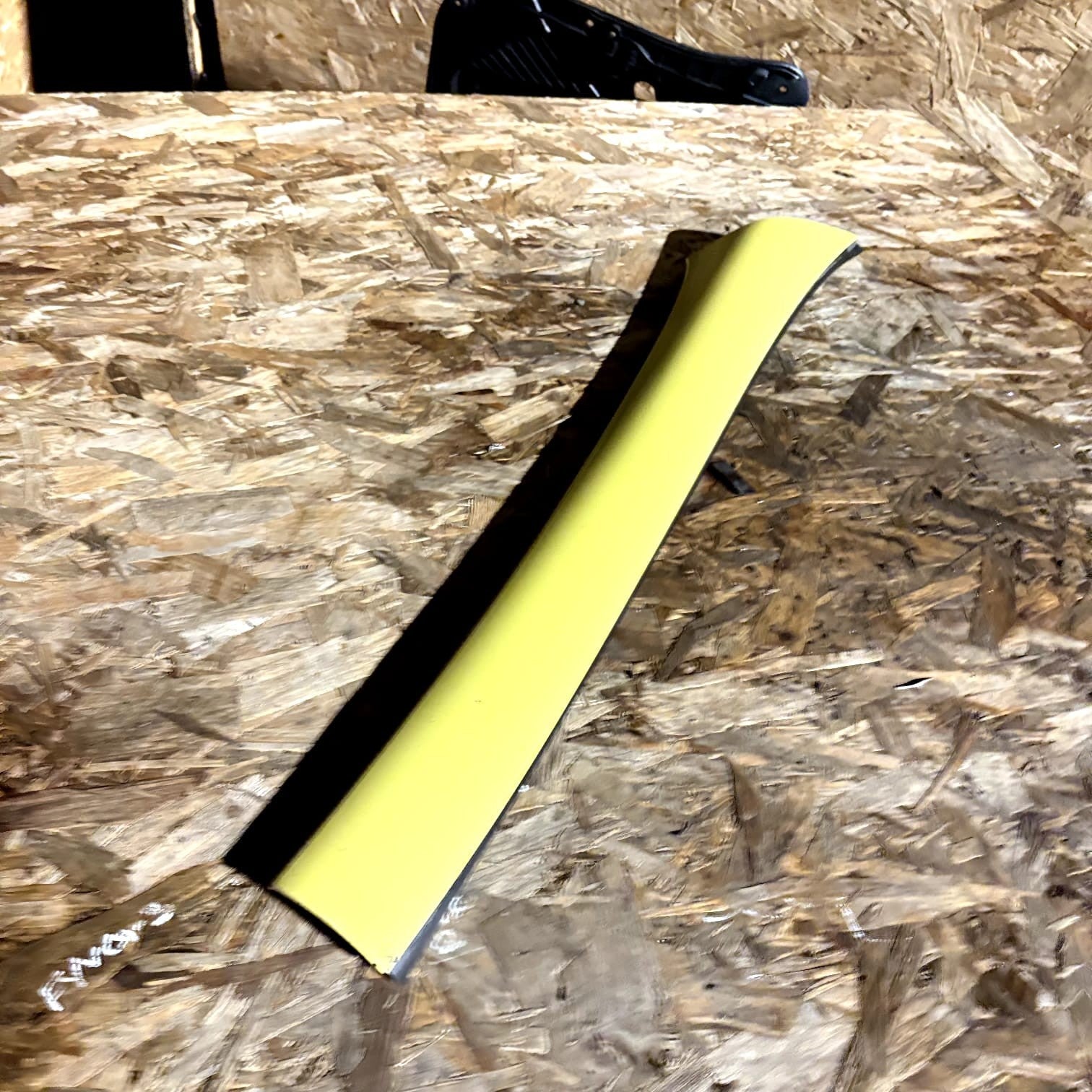 Peugeot 1007 2005 1.4 Passenger Front Exterior Yellow B-Pillar Cover 9657432978