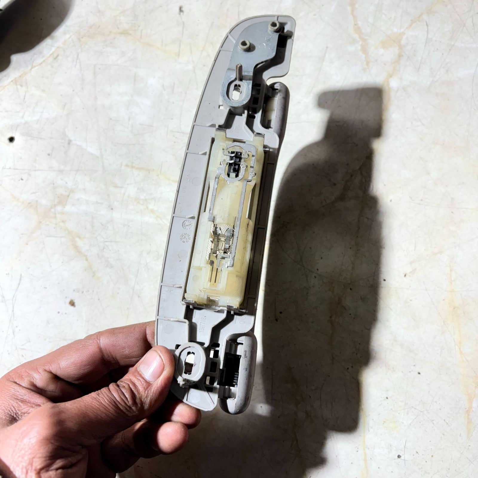 Mercedes ML-Class W164 2005–2011 Rear Right Roof Grab Handle A1648100654