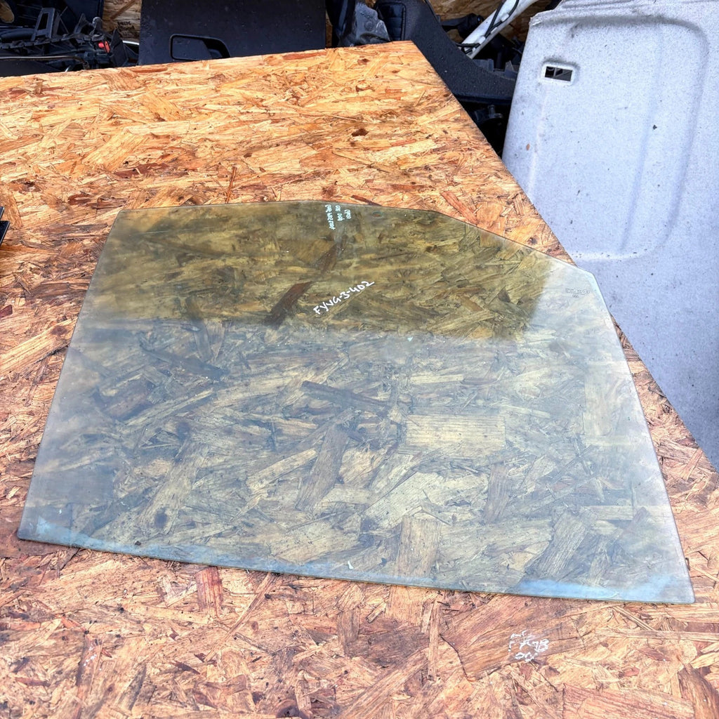 VW Golf MK5 Right Rear Door Window Glass