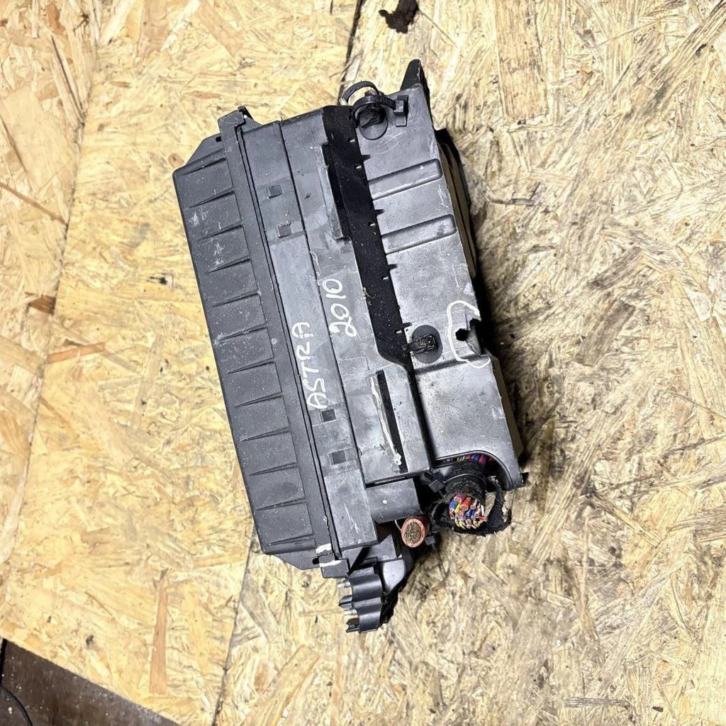 Security Box Central Electrics for Opel Astra J 13318783 1110033AB 2010