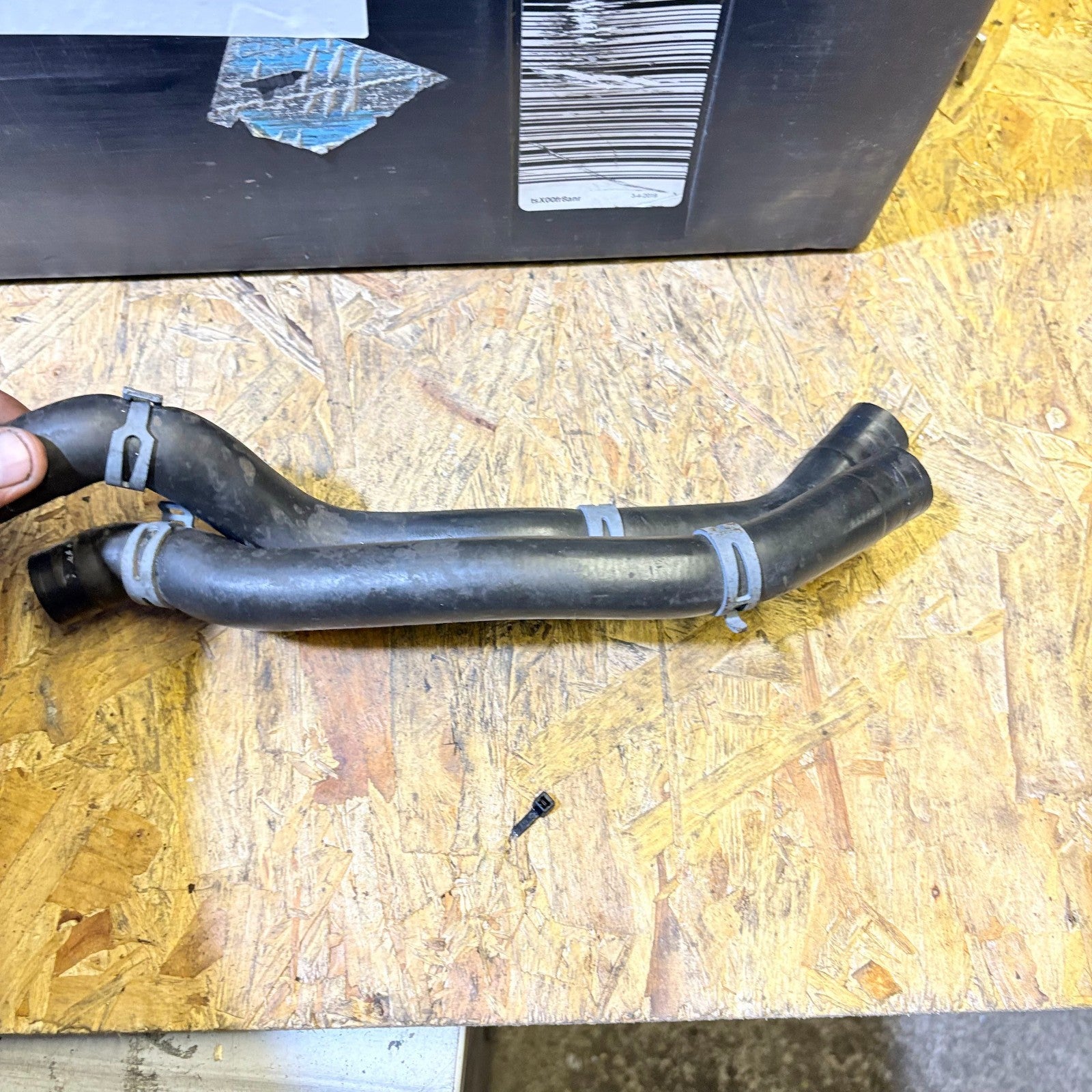 SKODA FABIA WATER COOLANT PIPE 6R0121157 2009-2014