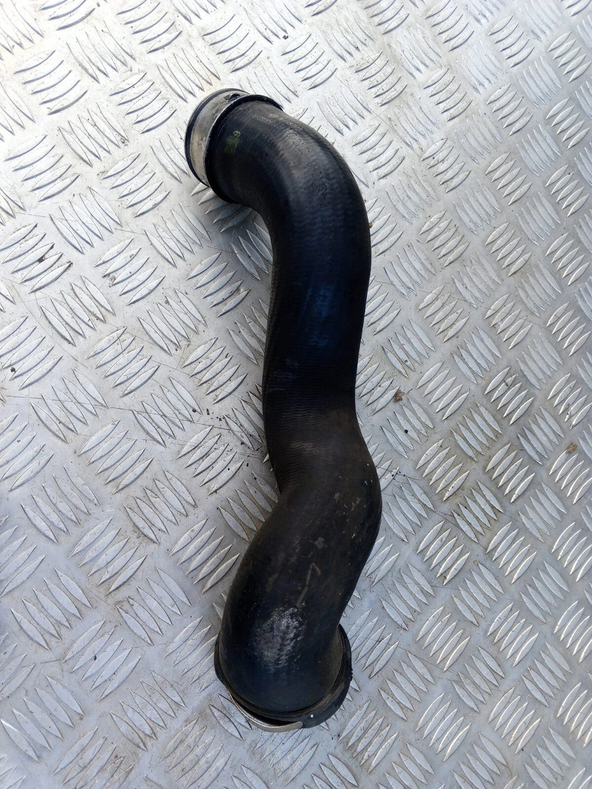 GED52552 Audi A4 S4 B6 8E 8H 2004 Diesel intercooler hose pipe