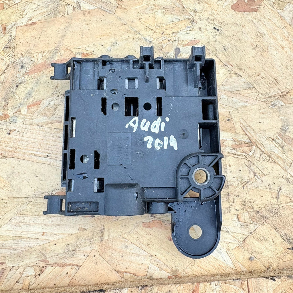 AUDI A4 B8 2.0 DIESEL FUSE RELAY POSITIVE TERMINAL K98K051B 2014