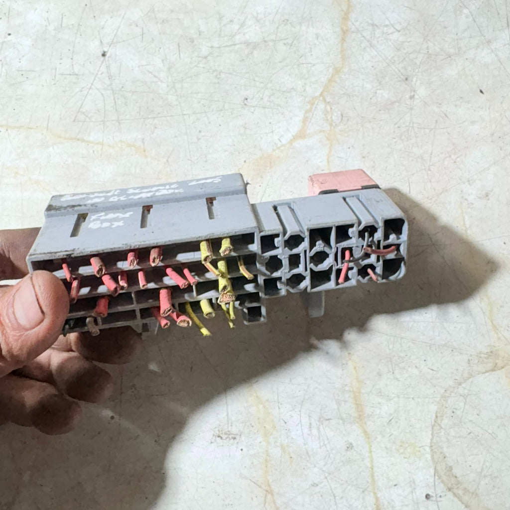 Renault Megane Scenic 2005 Relay Fuse Box Board