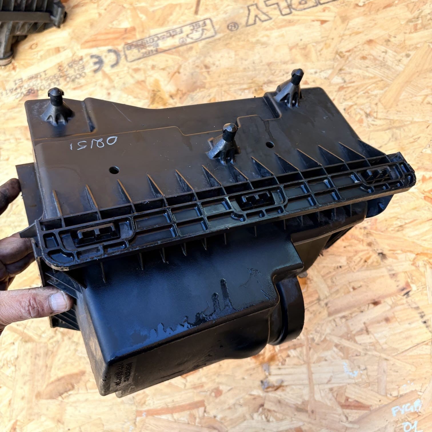 DODGE NEON STRATUS 2000-2005 AIR FILTER BOX INTAKE HOUSING 04891820AB
