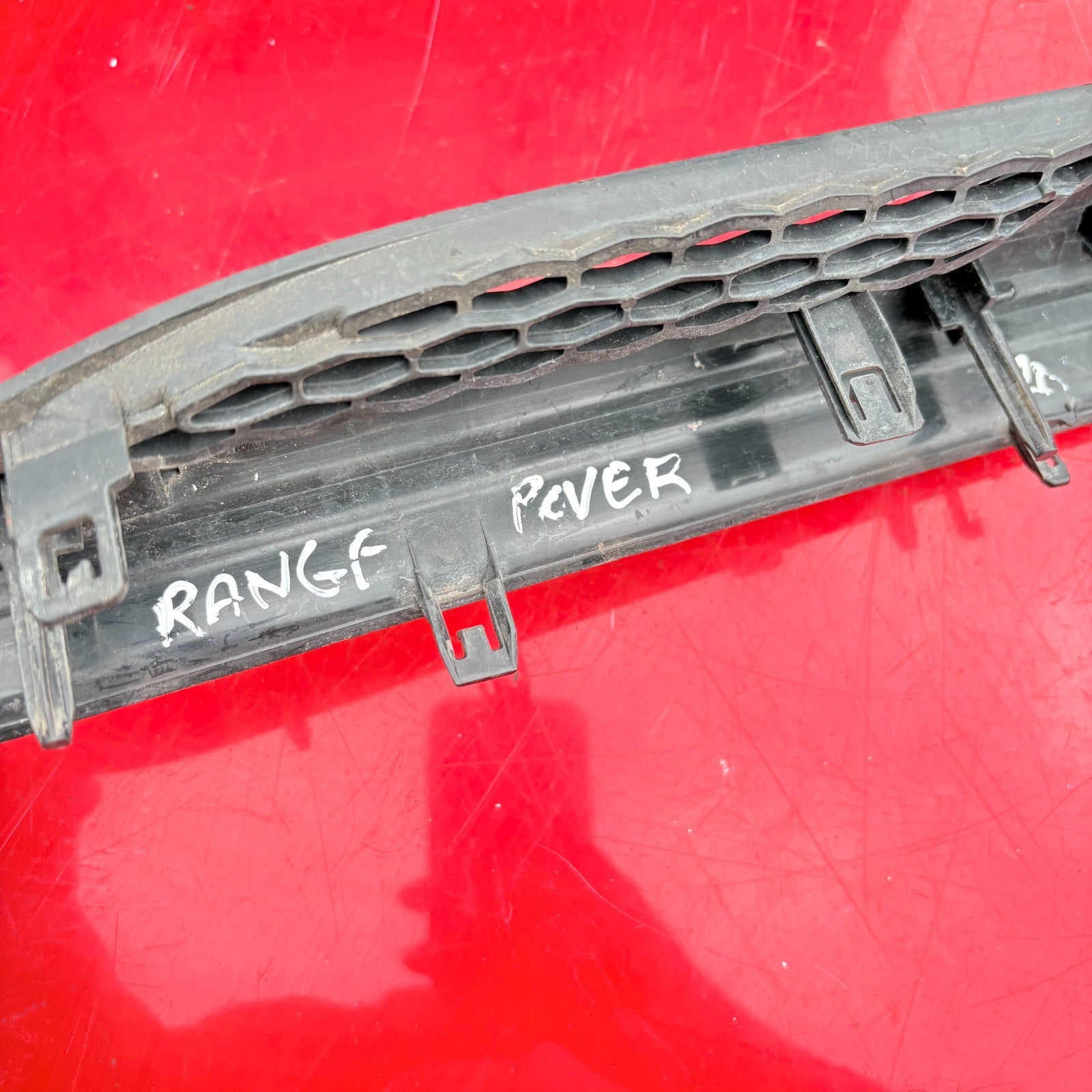 Range Rover Front Left Wing Side Vent Grille Trim BJ32-250B11-ABW Passenger