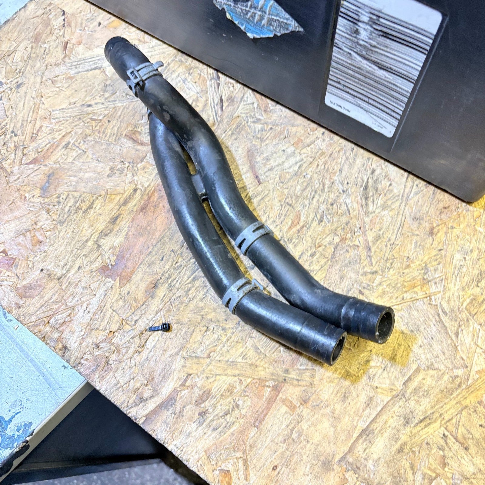SKODA FABIA WATER COOLANT PIPE 6R0121157 2009-2014