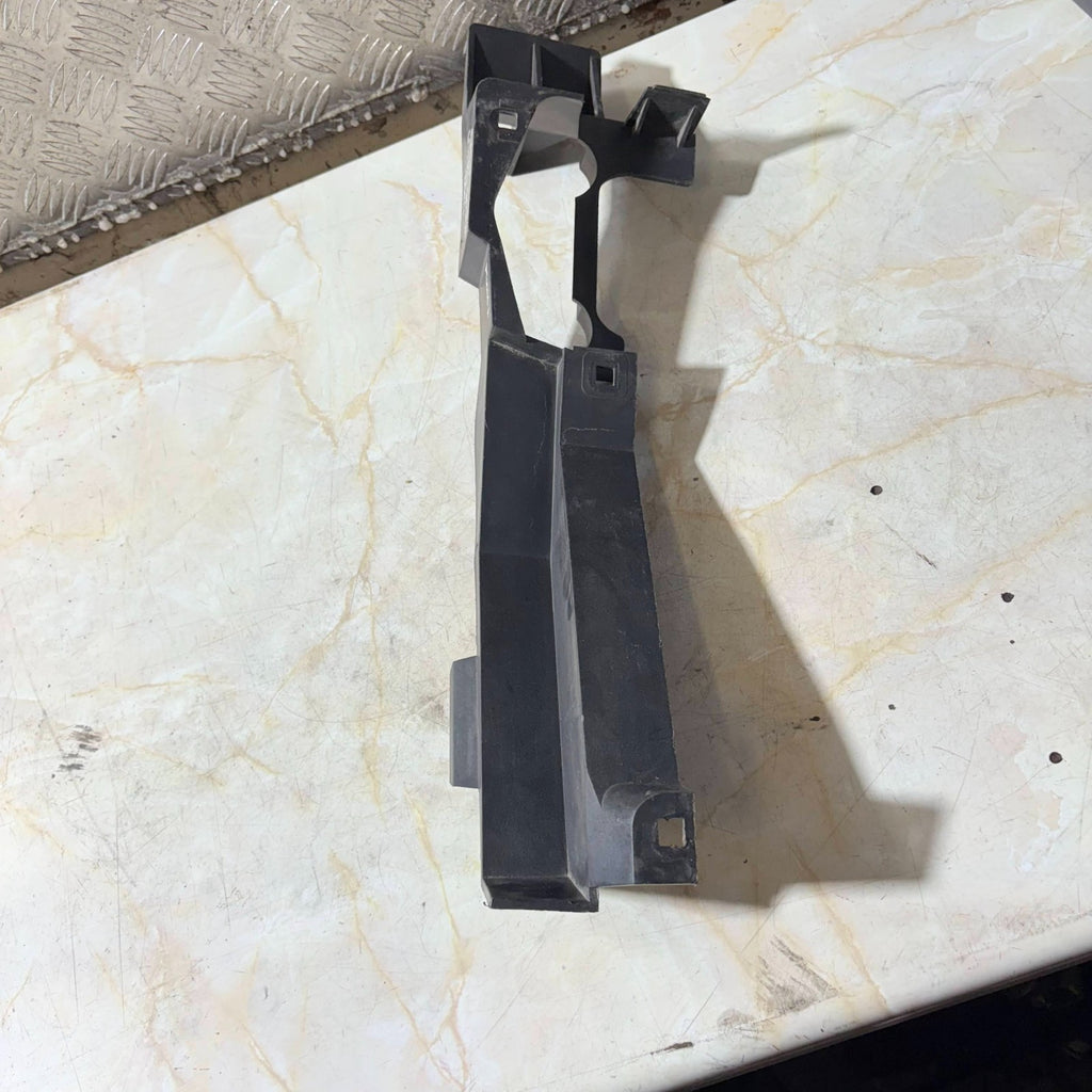 Land Rover Range Rover 2004 Left Front Bumper Cover Support Bracket