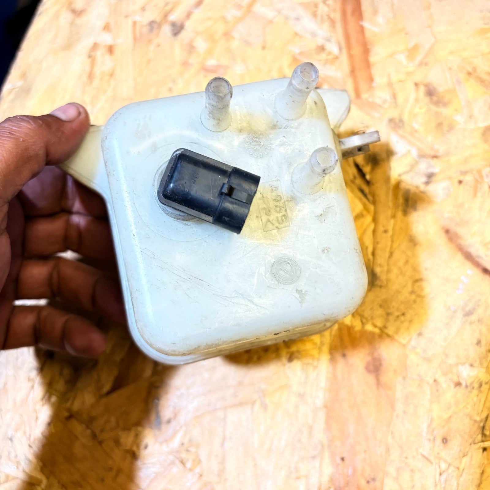 ALFA ROMEO BRAKE FLUID RESERVOIR TANK BOTTLE