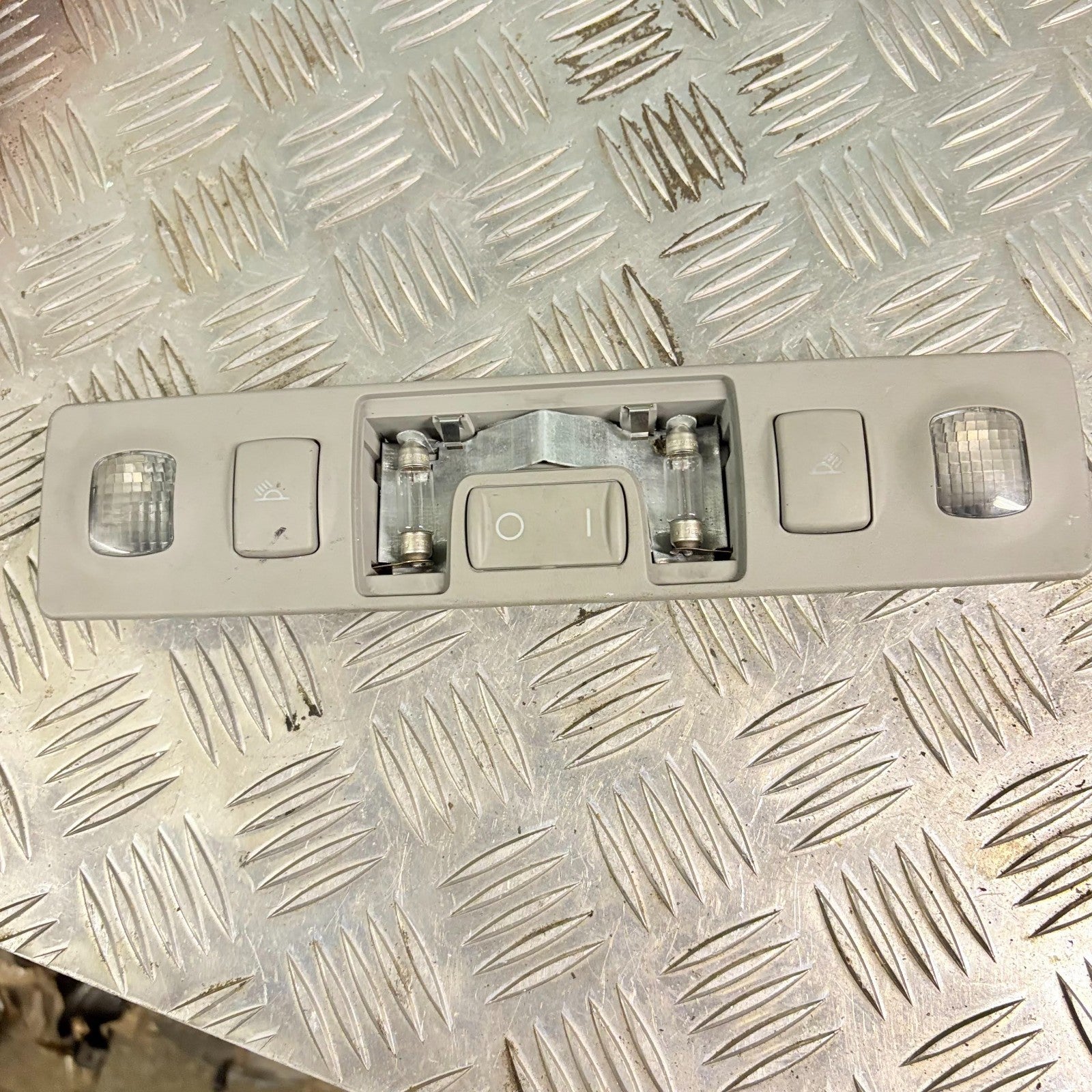 1998-2004 Audi A6 Rear Overhead Dome Map Light Lamp Assembly 4B0947111