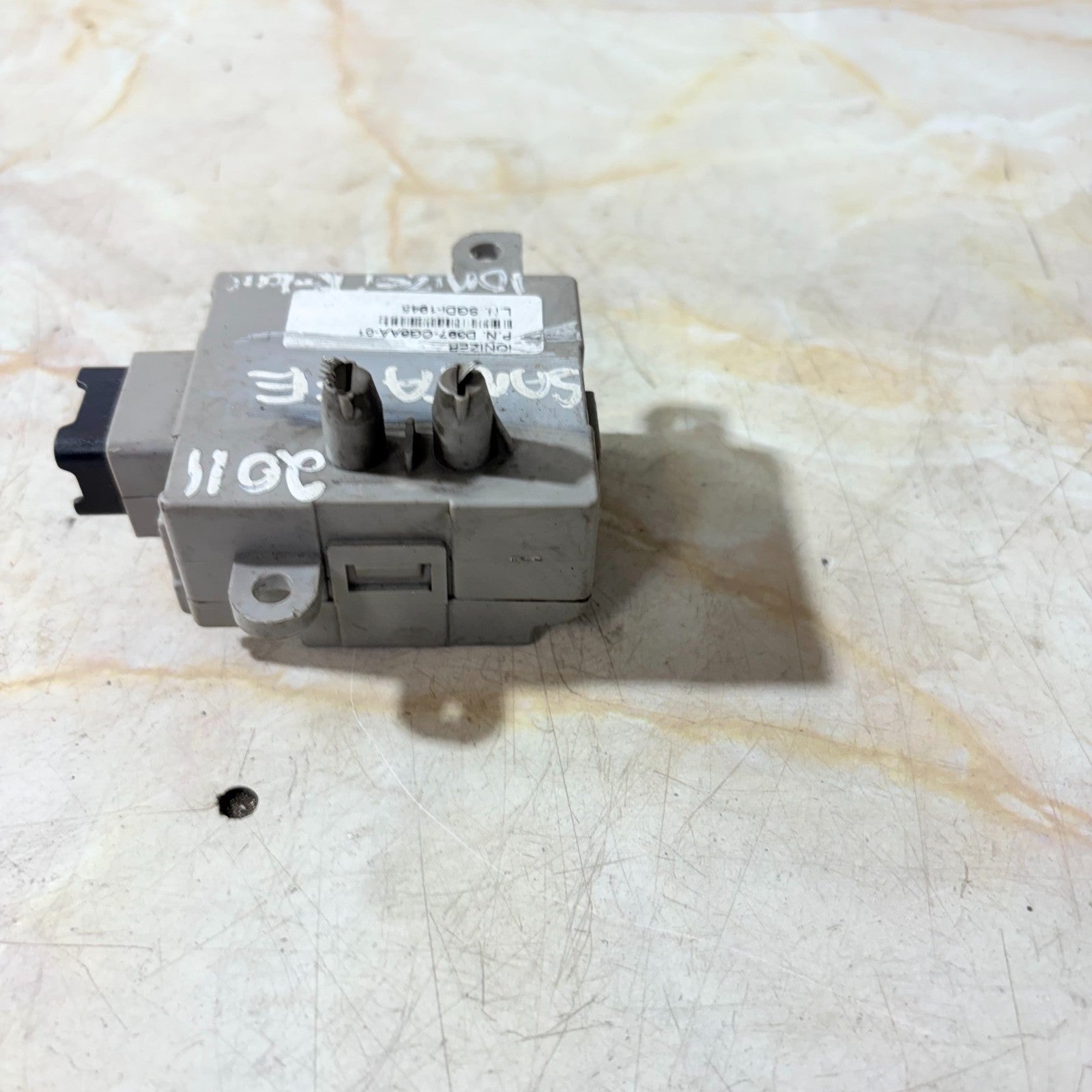 Hyundai Santa Fe Mk2 CM 2010-2012 2.2 CRDi Ionizer Module D397-CG6AA-01