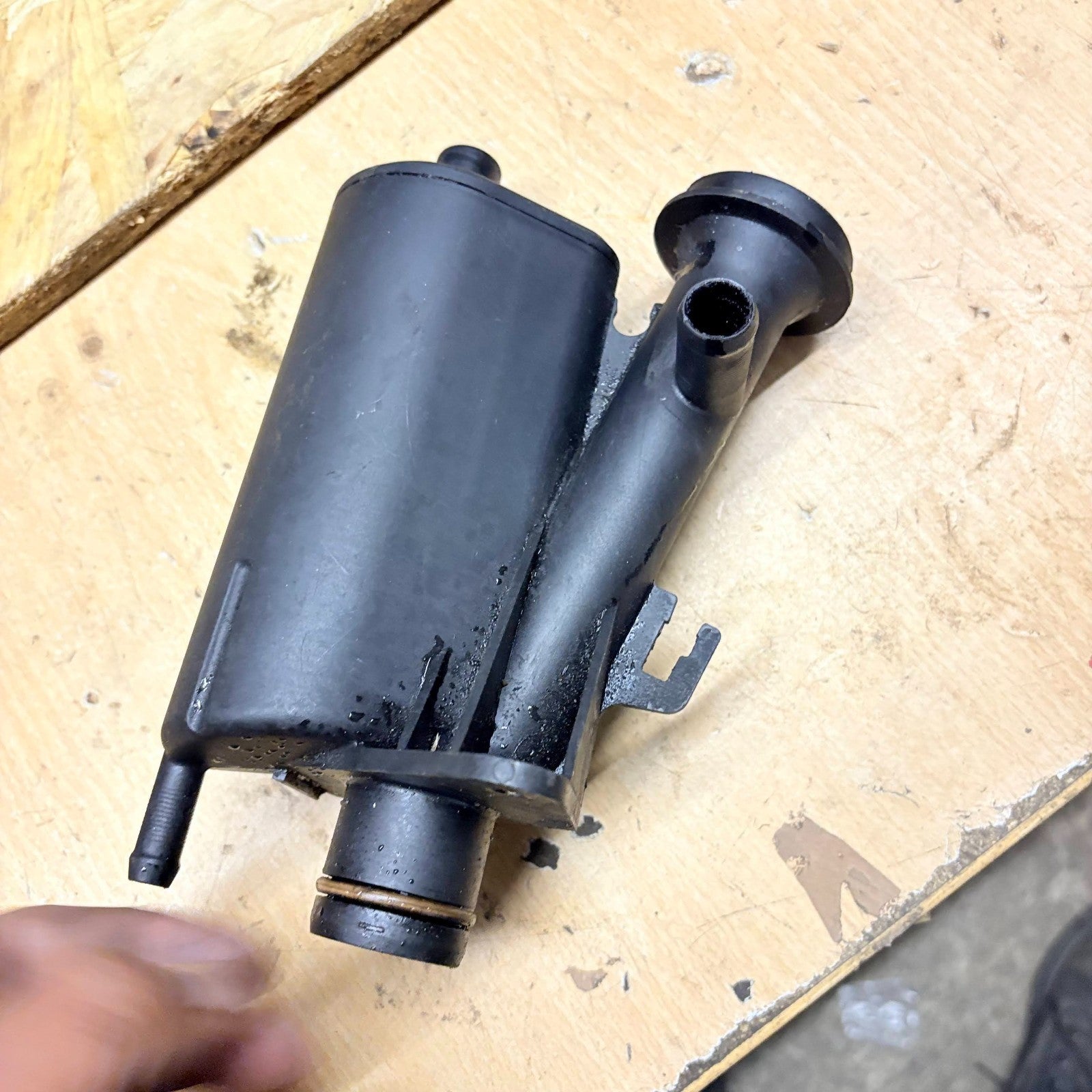 2001-2006 VAUXHALL VIVARO RENAULT TRAFIC 1.9 DCI OIL BREATHER SEPERATOR VALVE