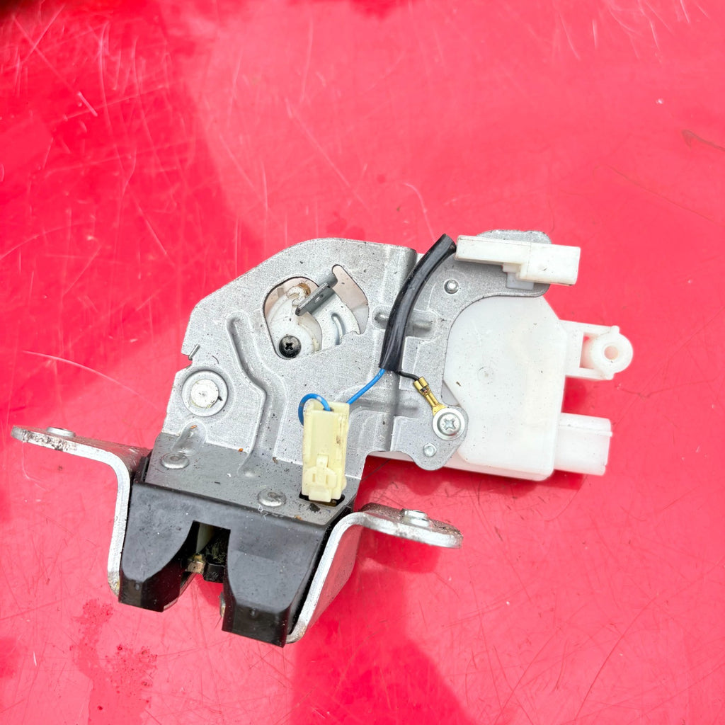 MITSUBISHI LANCER 2011 BOOT CATCH