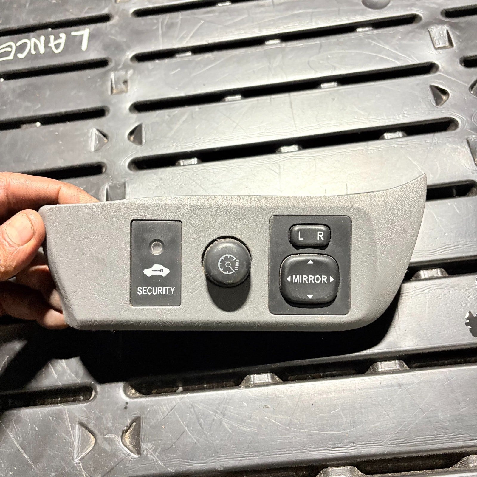 Toyota Corolla E12 2002-2006 Wing Mirror Electric Control Switch Button 183574