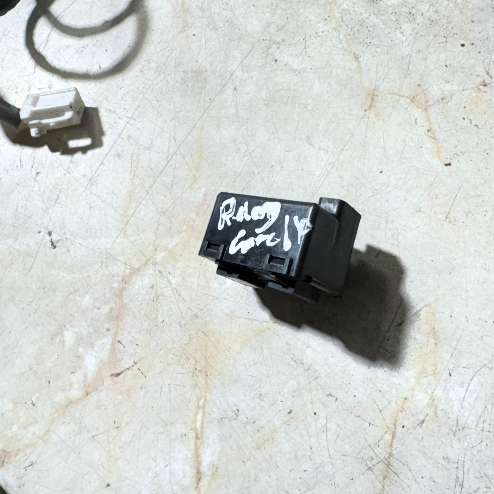 TOYOTA AVENSIS Relay 8665013010