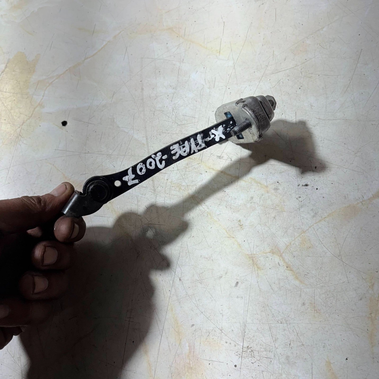 JAGUAR X-TYPE 2001-2009 FRONT LEFT PASSENGER DOOR CHECK STRAP STAY