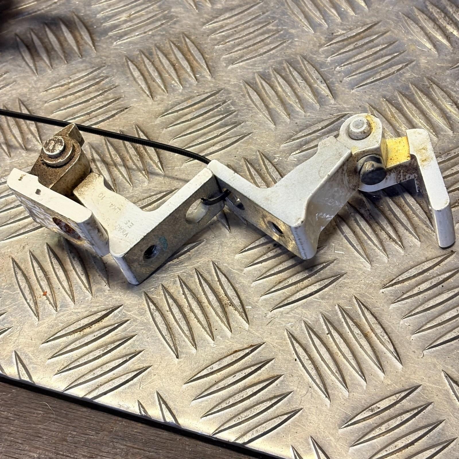 SEAT IBIZA V 2010 Front Left [assenger Side Door  Hinge