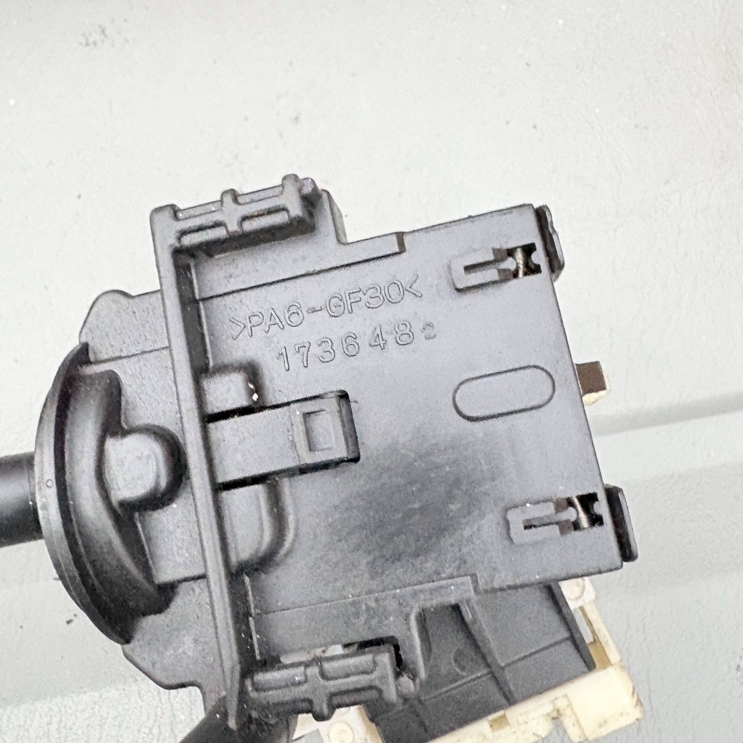 TOYOTA RAV4 MK2 2000-2005 INDICATOR WIPER STALK SWITCH CLUSTER 1736482