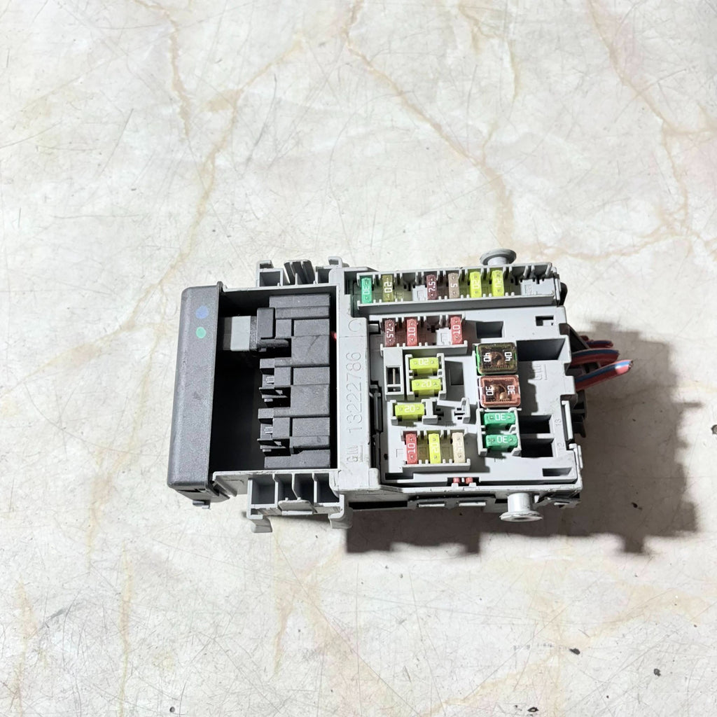 Vauxhall Astra J Mk6 2009-2018 Dashboard Fuse Box Relay Module 13222786