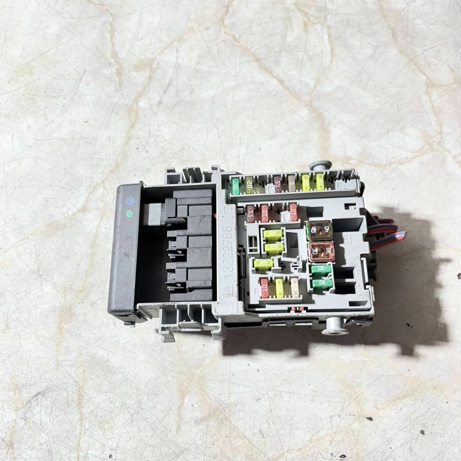 Vauxhall Astra J Mk6 2009-2018 Dashboard Fuse Box Relay Module 13222786