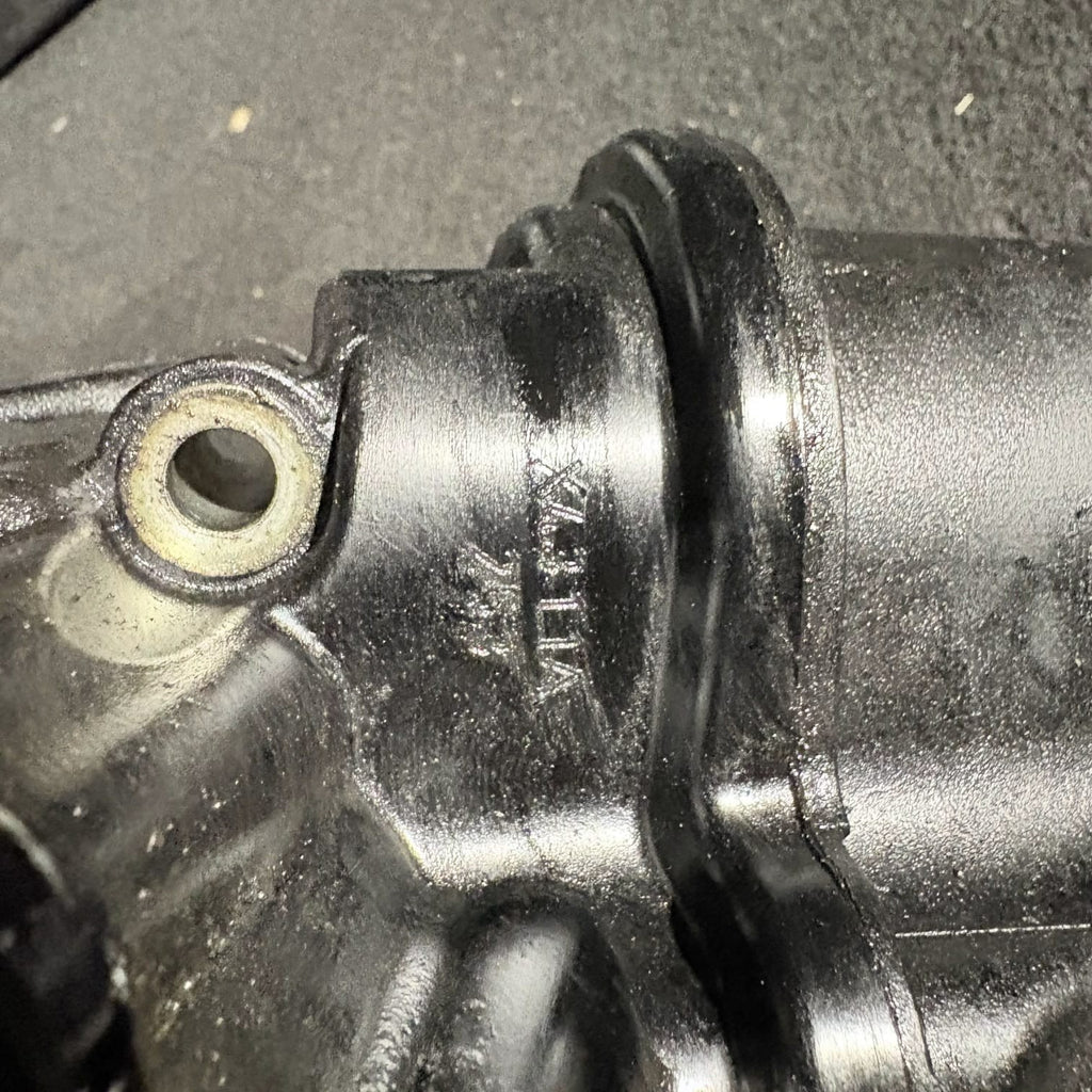 Skoda Golf Octavia Mk2 (1Z) 2004 Petrol oil filter mounting bracket 6740273316