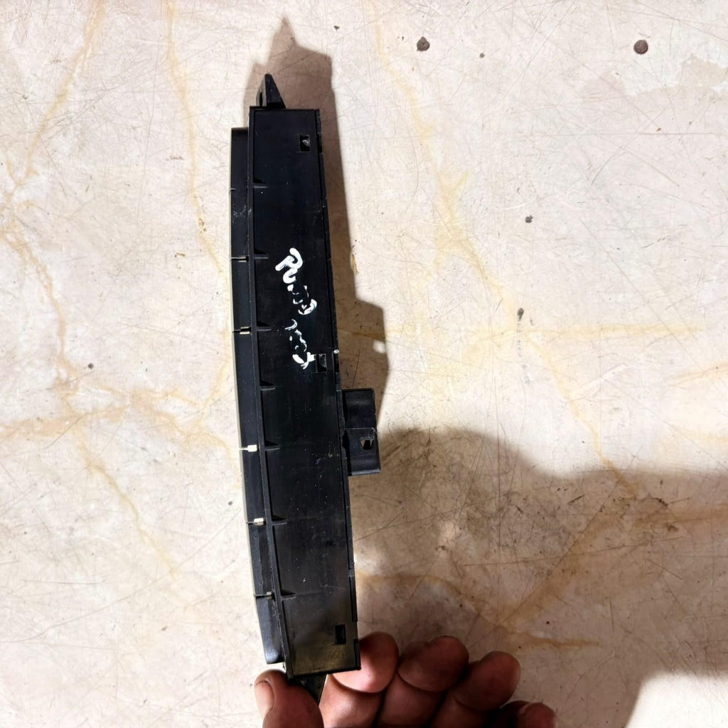 FIAT PUNTO ACTIVE PETROL TAILGATE REALESE HAZZARD SWITCH 61092100