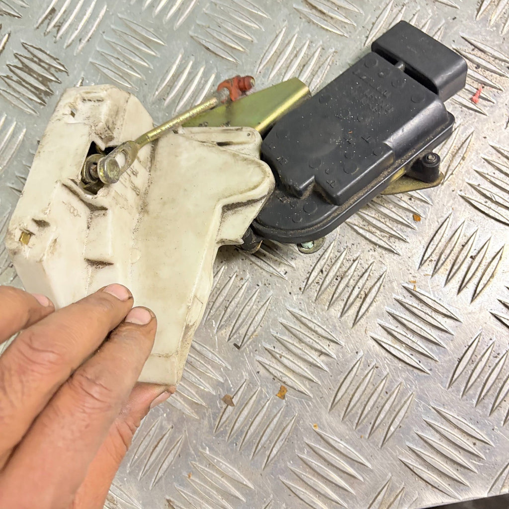 SUZUKI IGNIS 2004 REAR LEFT DOOR LOCK CATCH MECHANISM