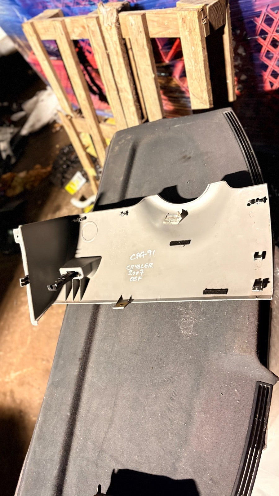 CHRYSLER 2007 LEFT FRONT CONSOLE TRIM COVER 1EN94TRMAA