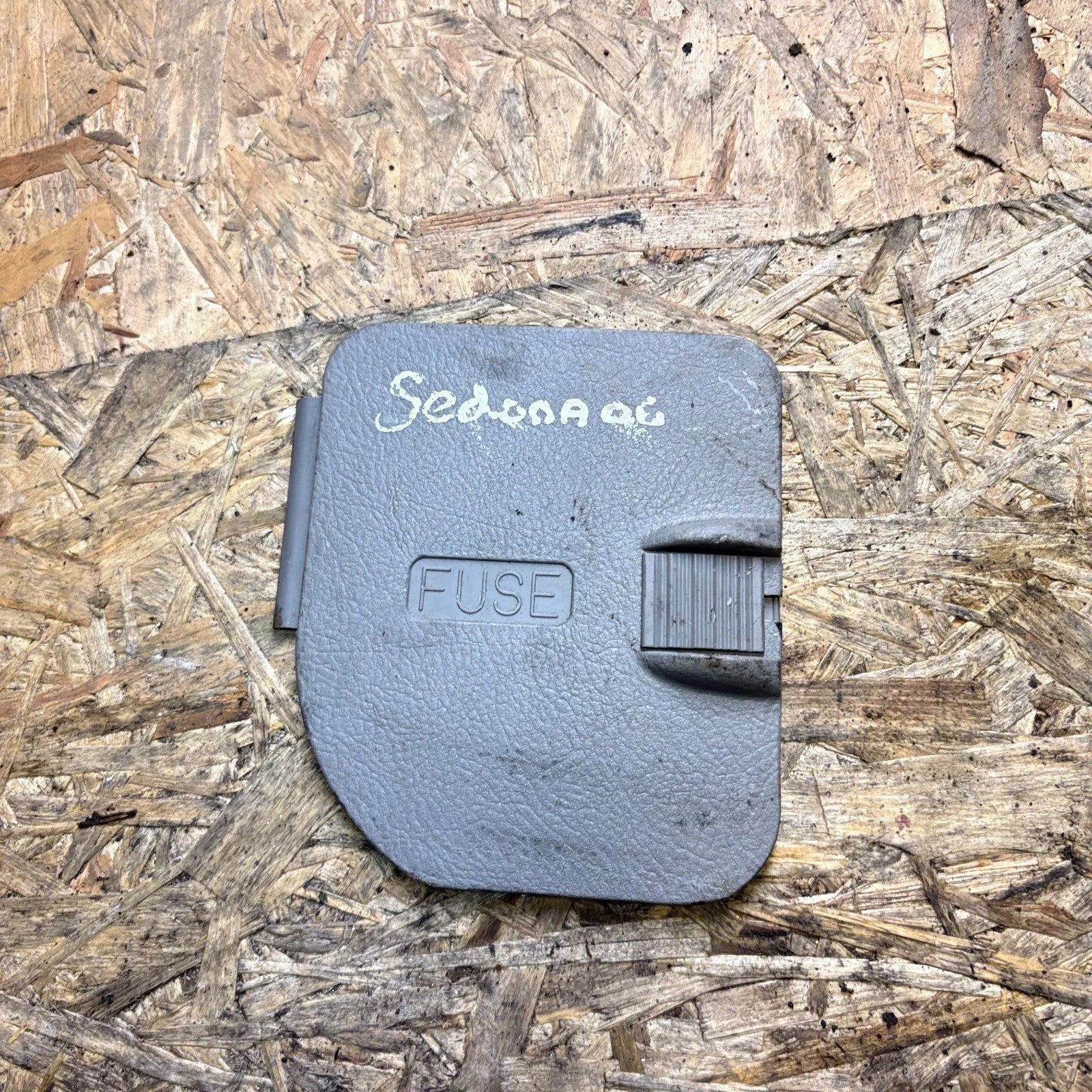 2006-2012 KIA SEDONA FUSE BOX COVER LID