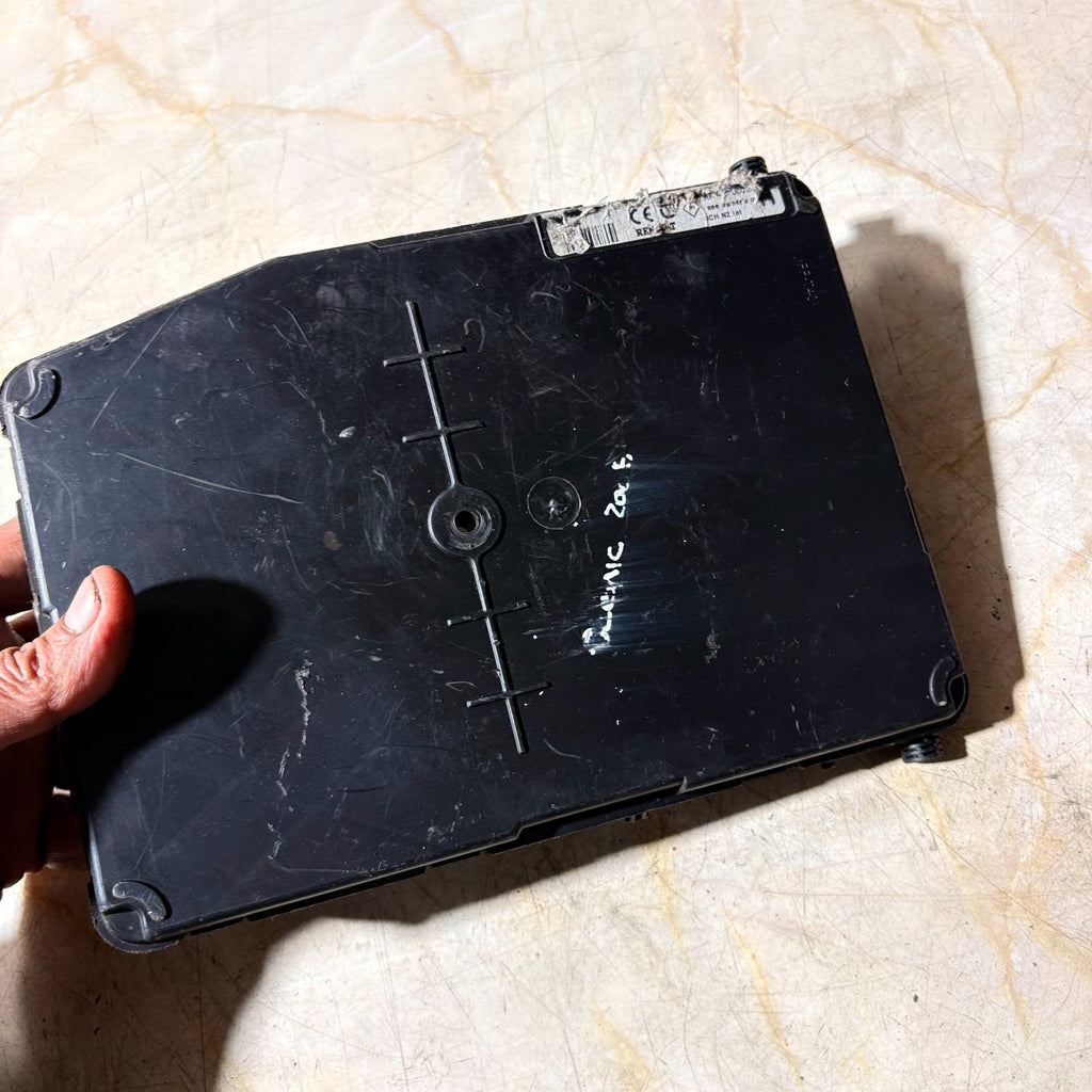Renault Scenic II 01-05 2.0 F4R 770 771 UCH BCM Body Control Module 8200351184