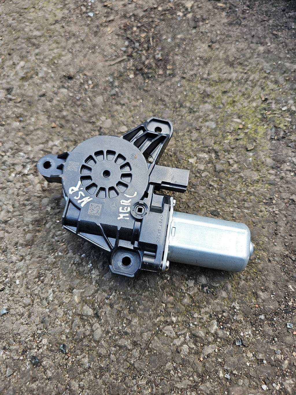 MERCEDES A CLASS DOOR WINDOW MOTOR REAR LEFT W177 2018-2023 A0009060808