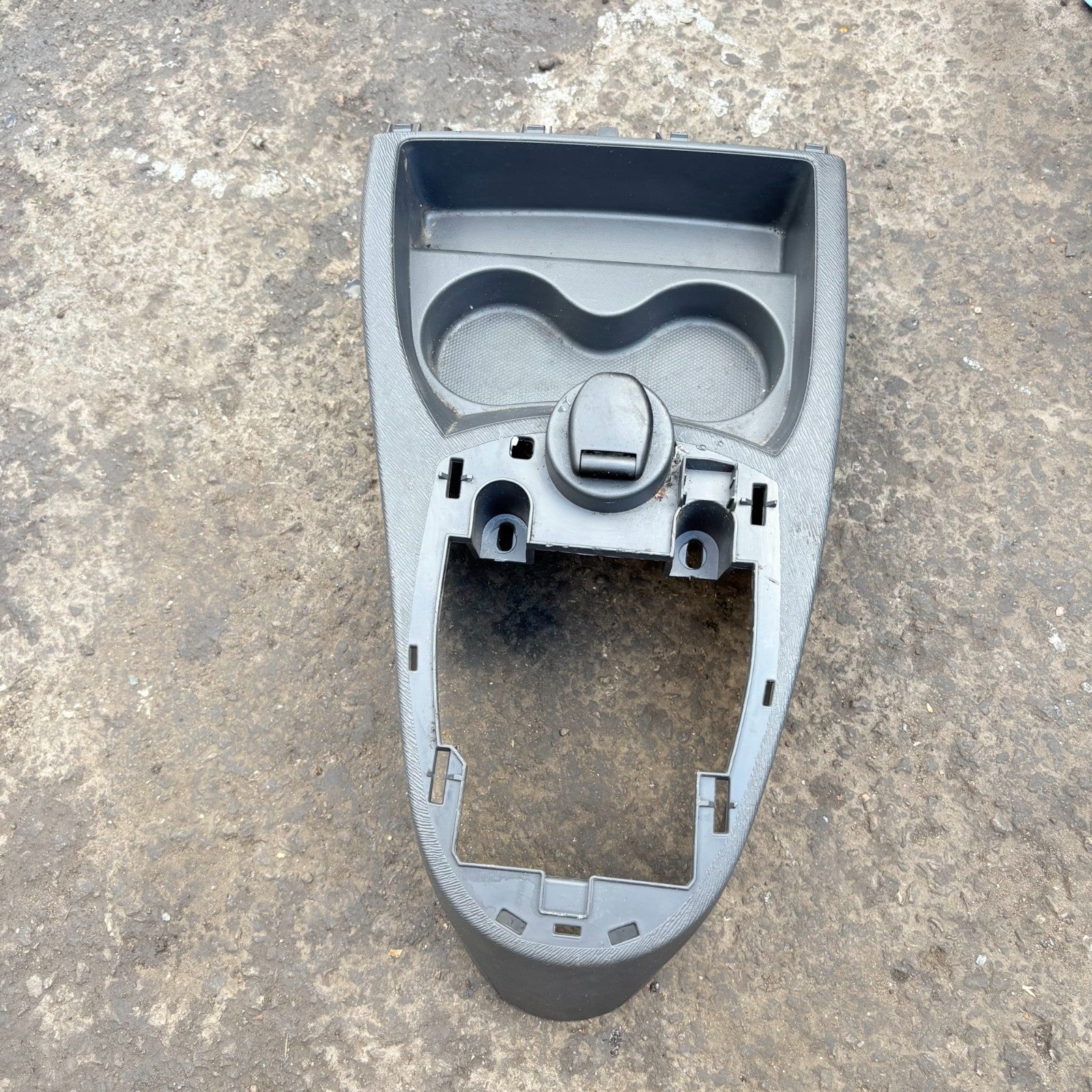 RENAULT TWINGO II CN0 2007-2014 GEARSTICK SURROUND 12V SOCKET 8200455794