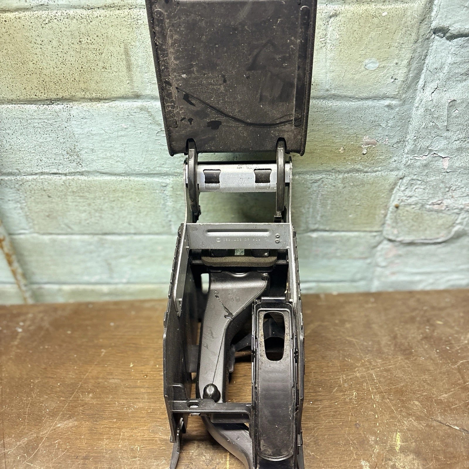 VW Golf Plus 2005-2009 Centre Console Armrest 5M0864251A to VIN 1K-9-830000