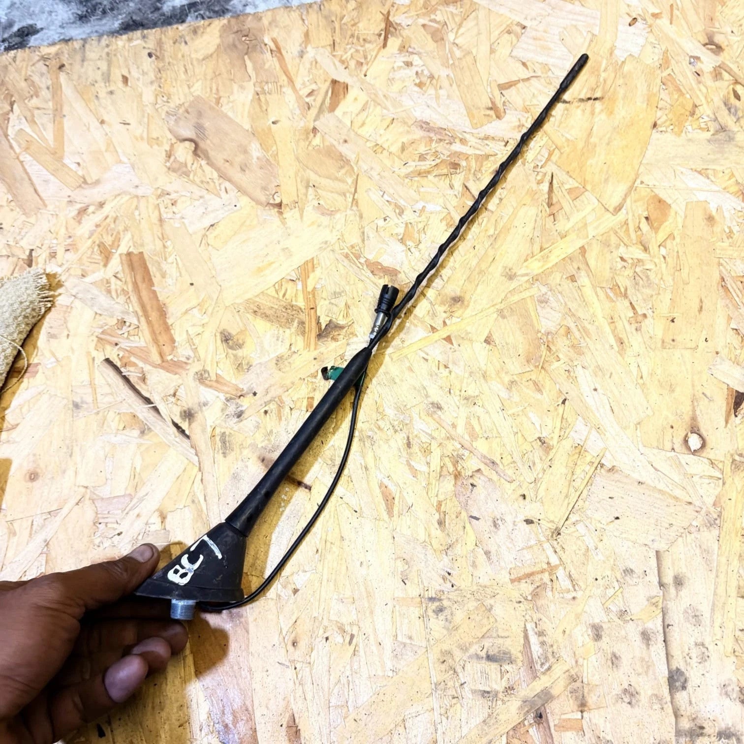 VW PASSAT B5 B5.5 1.8 PETROL ROOF MAST BASE AERIAL ANTENNA 2008