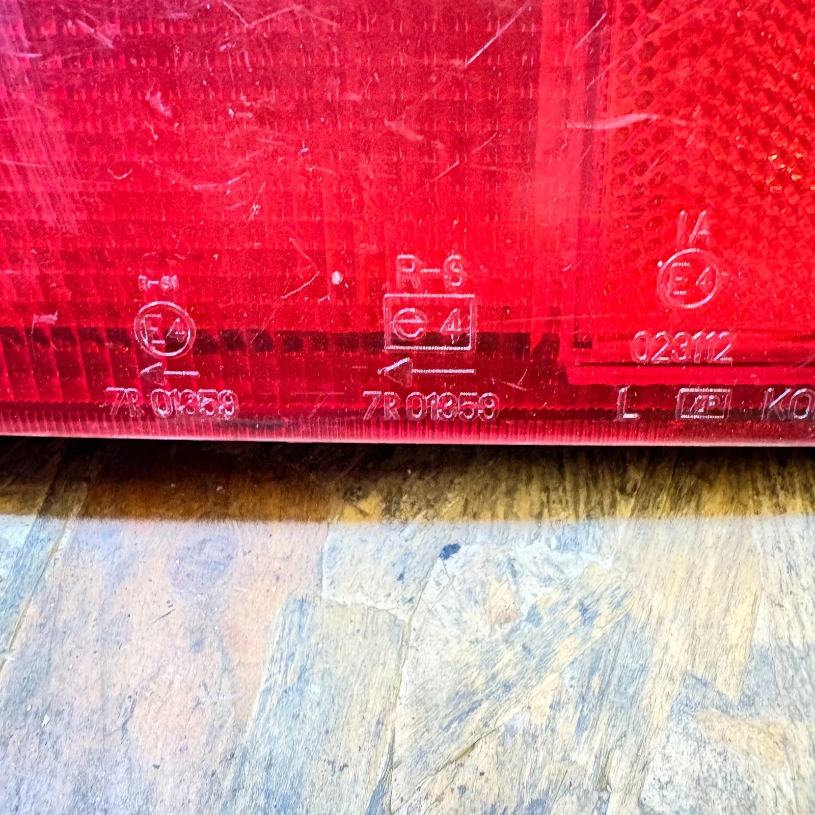 1988-1993 HYUNDAI SONATA REAR RIGHT SIDE TAIL LIGHT