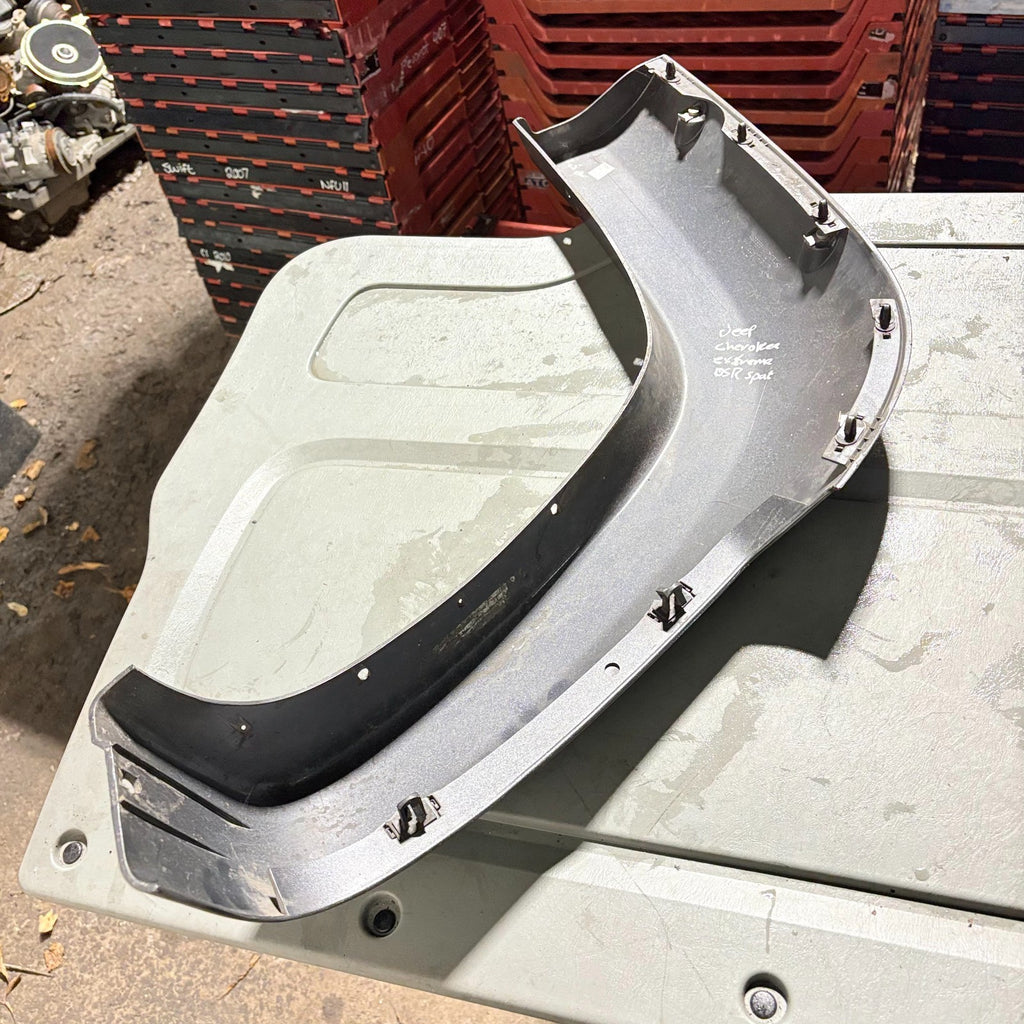 2014 2015 2016 2017 Jeep Cherokee KL Right Rear Lower Bumper Valance Corner Trim