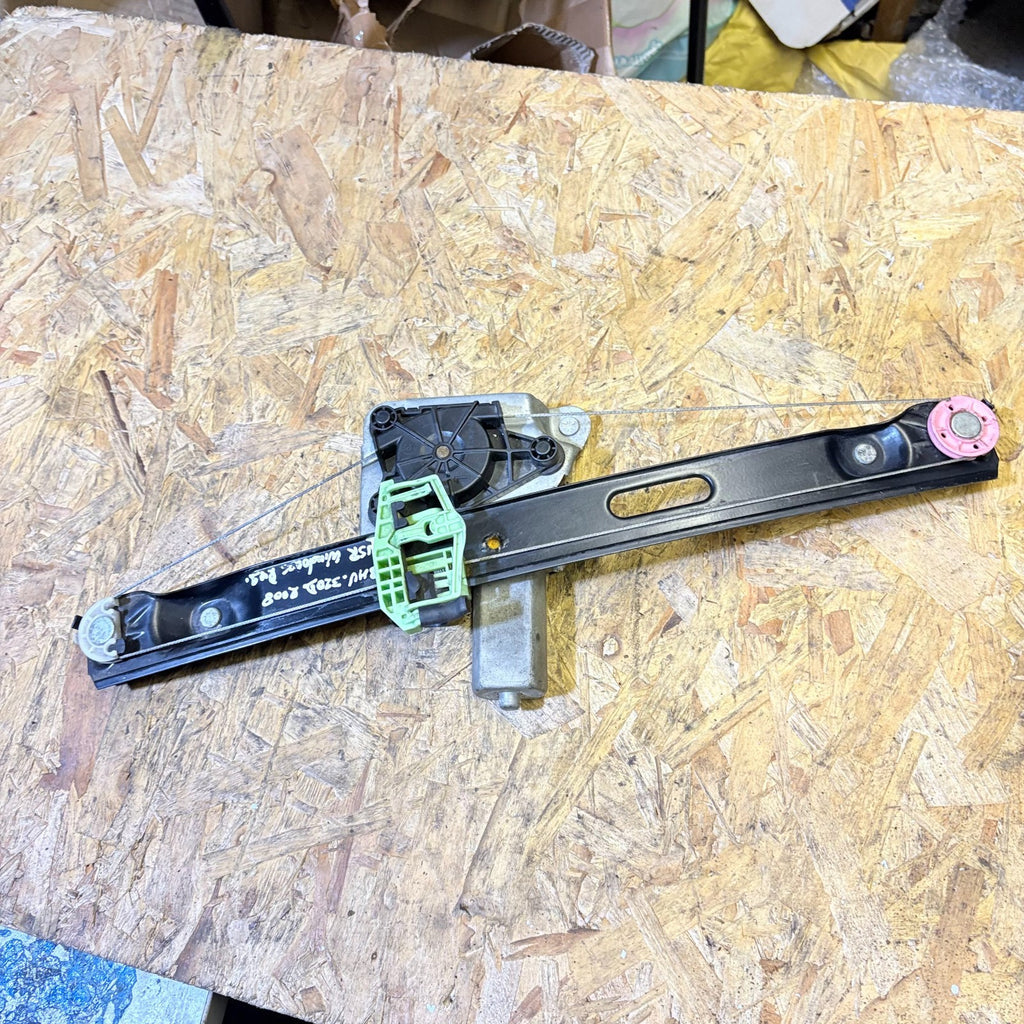 BMW 320d 2008-Window Regulator Rear Left 71002803
