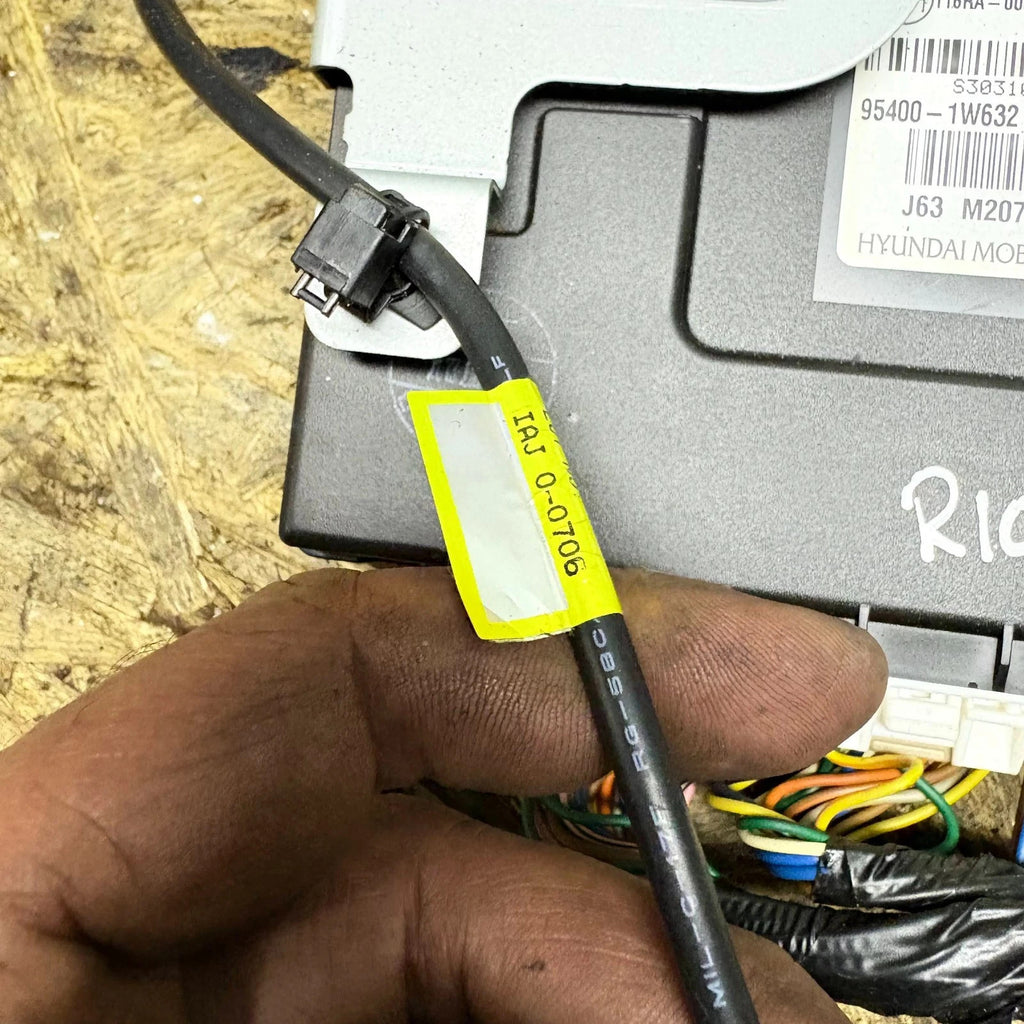 Kia Rio Mk3 UB 5dr Comfort/BCM Body Control Module 95400-1W632 2011-2017