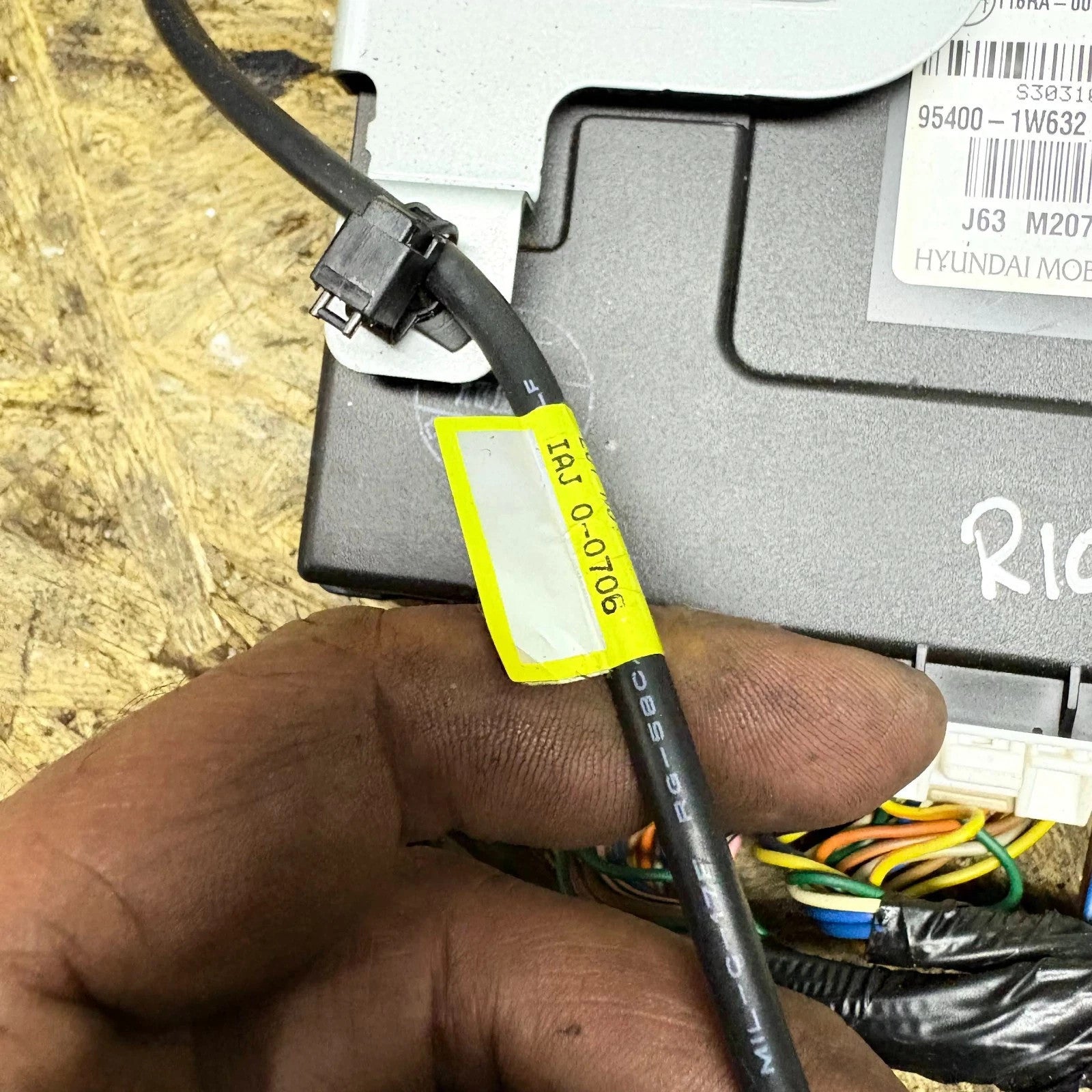Kia Rio Mk3 UB 5dr Comfort/BCM Body Control Module 95400-1W632 2011-2017