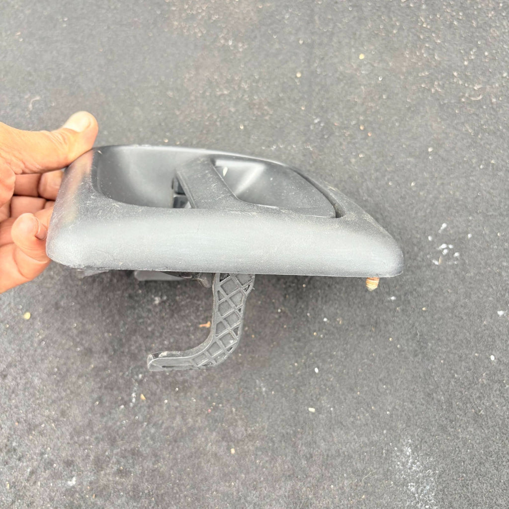 JUMPER 2004 DRIVER SIDE RIGHT FRONT EXTERIOR DOOR HANDLE 1304175070