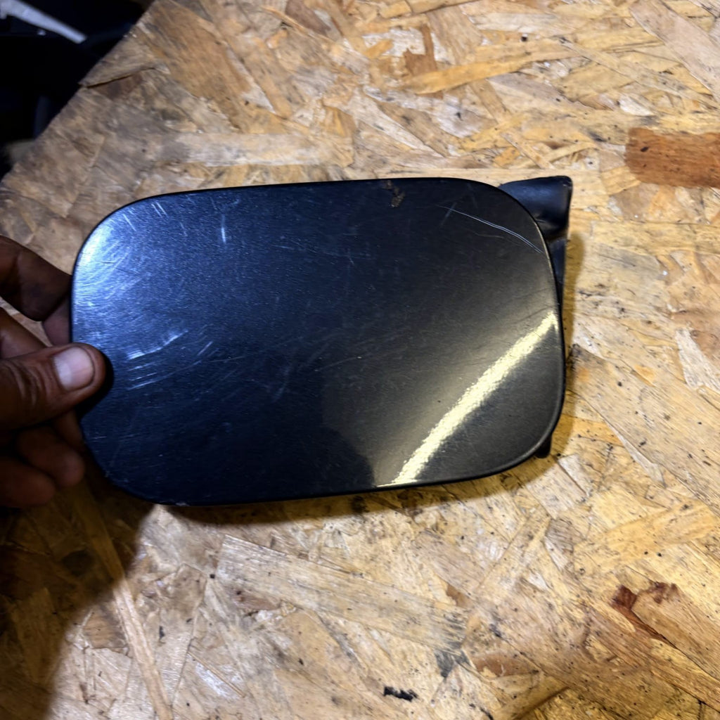 8E0010184H 87916 fuel tank cover for AUDI A4 1.9 TDI