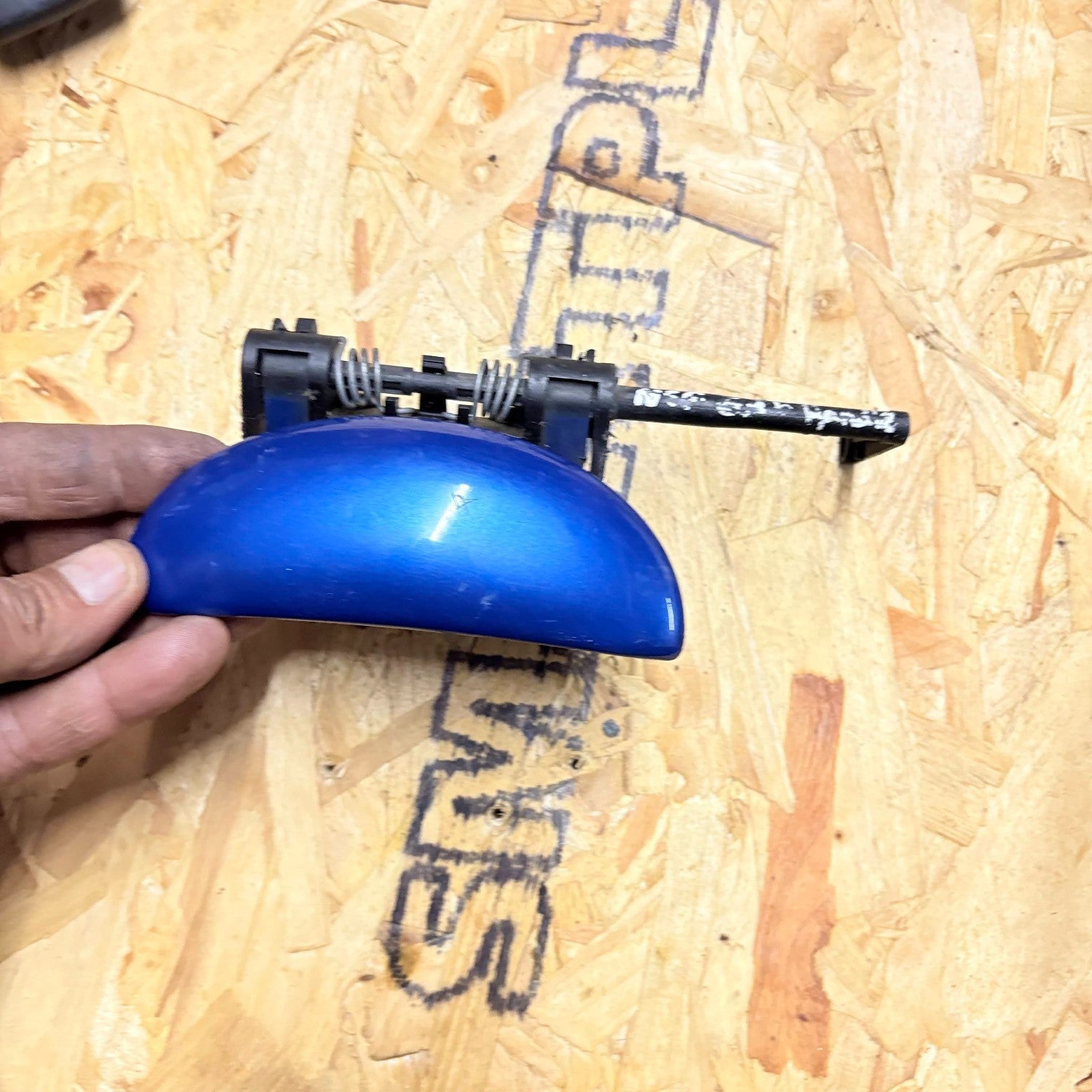 PEUGEOT 206 1998-2012 DOOR HANDLE EXTERIOR (FRONT PASSENGER SIDE LEFT) BLUE