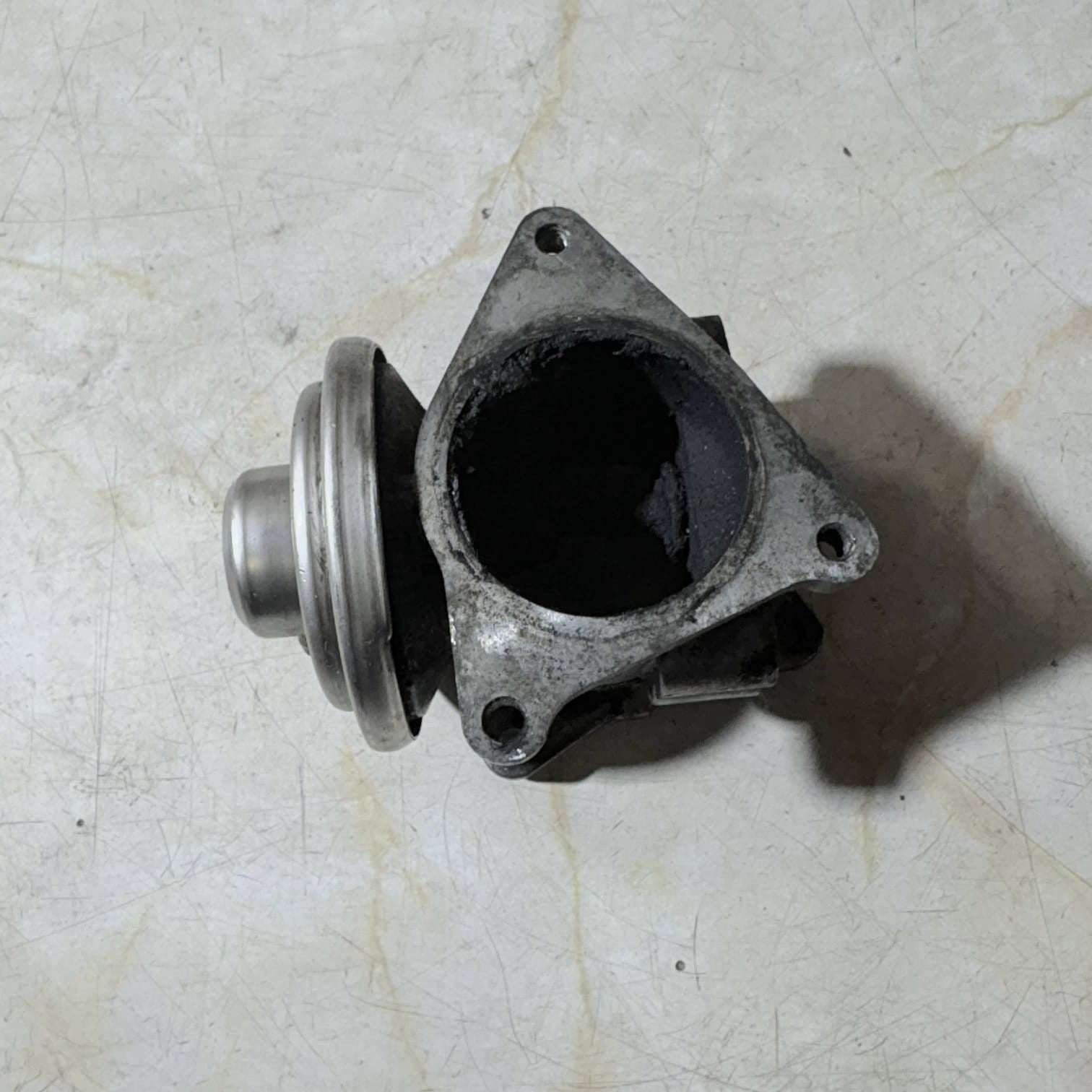 VOLKSWAGEN TOURAN MK1 EGR Valve Exhaust Gas Recirculation Valve 749603D
