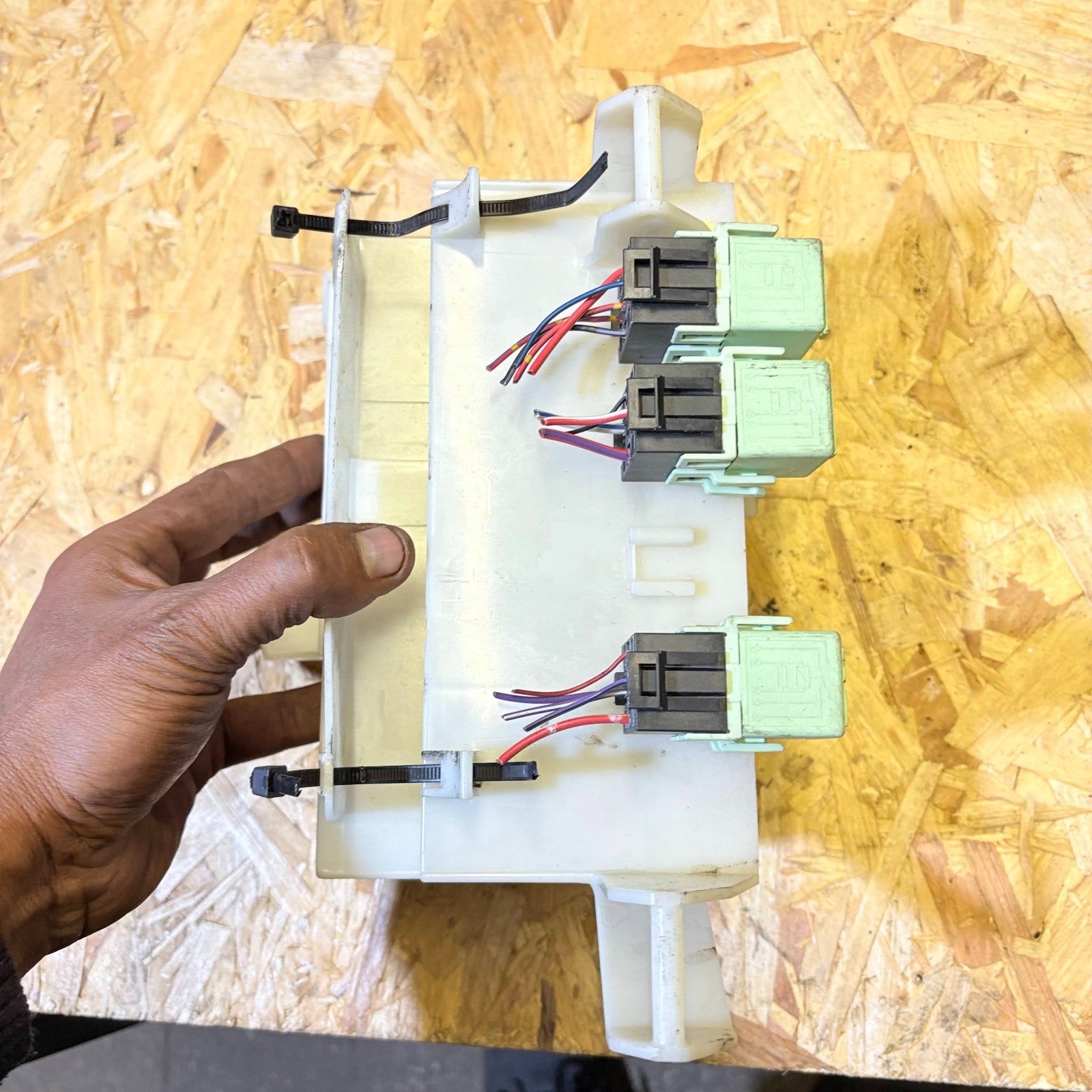 BMW X3 2006 RELAY CONTROL UNITS BRACKET MOUNT