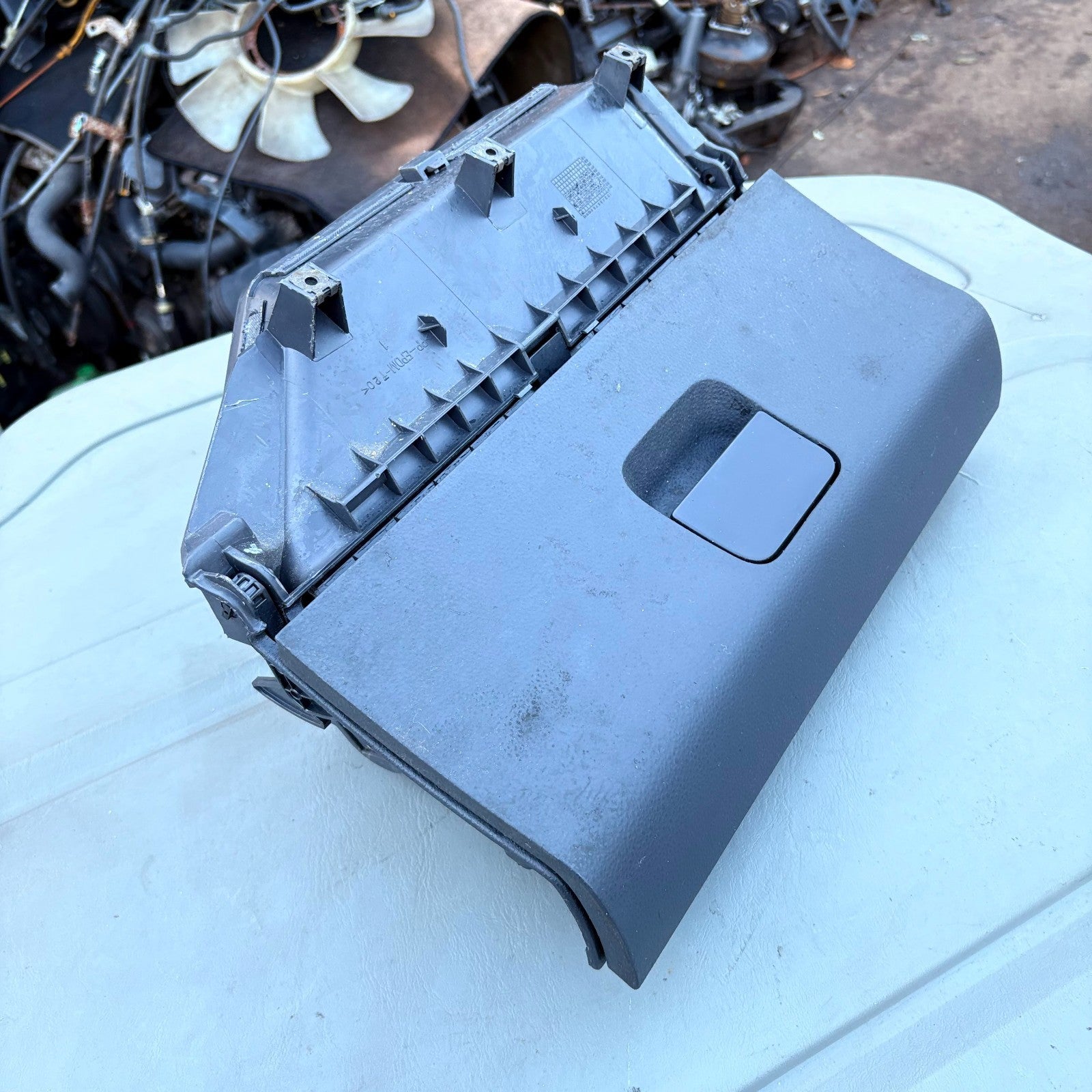 VOLKSWAGEN POLO 9N 2005-2009 MK4 GLOVE BOX. STORAGE COMPARTMENT 6Q2 857 101D