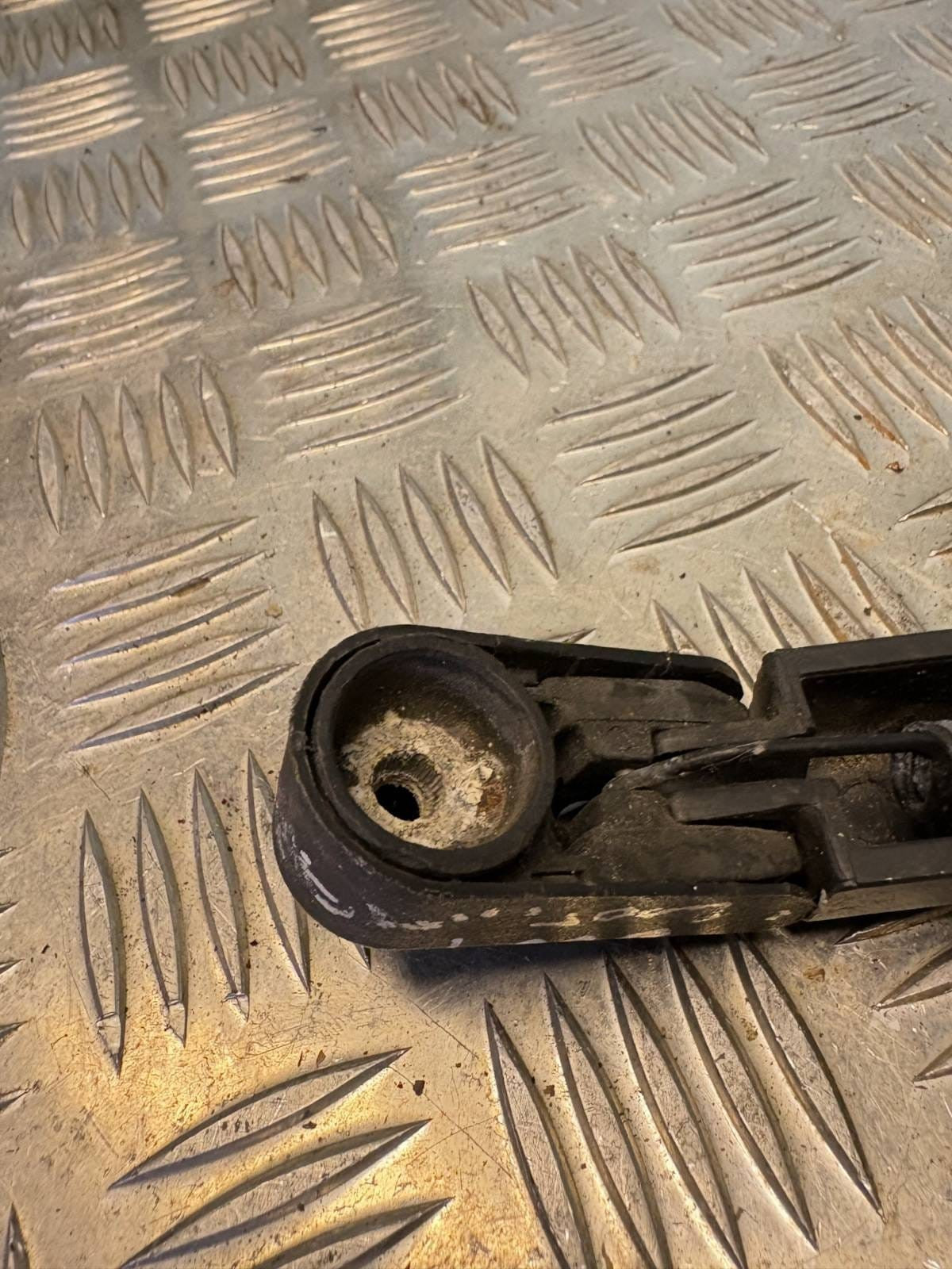 2009-2014 SUZUKI ALTO REAR WIPER ARM